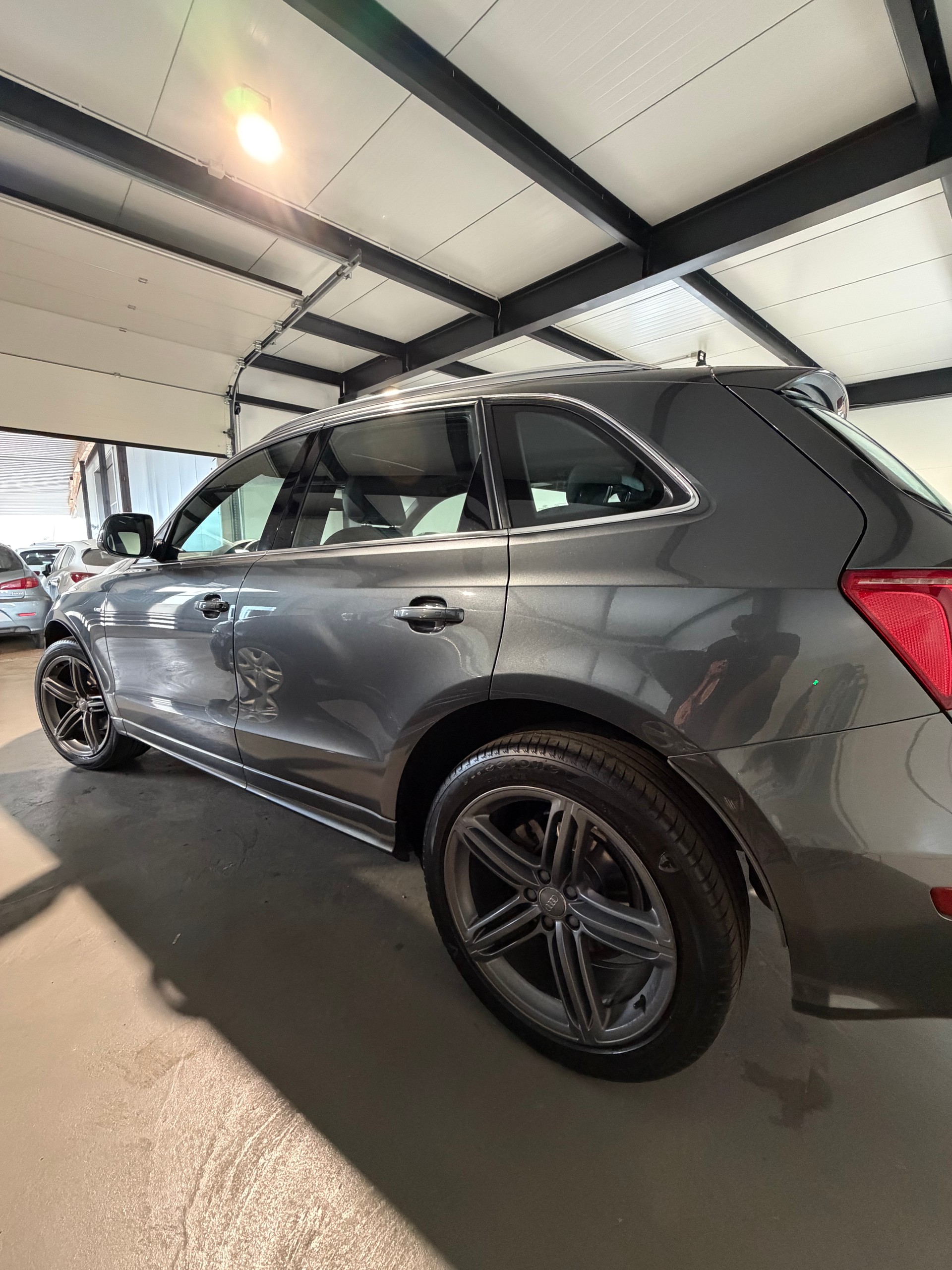 AUDI Q5 2.0 TFSI quattro-image-3