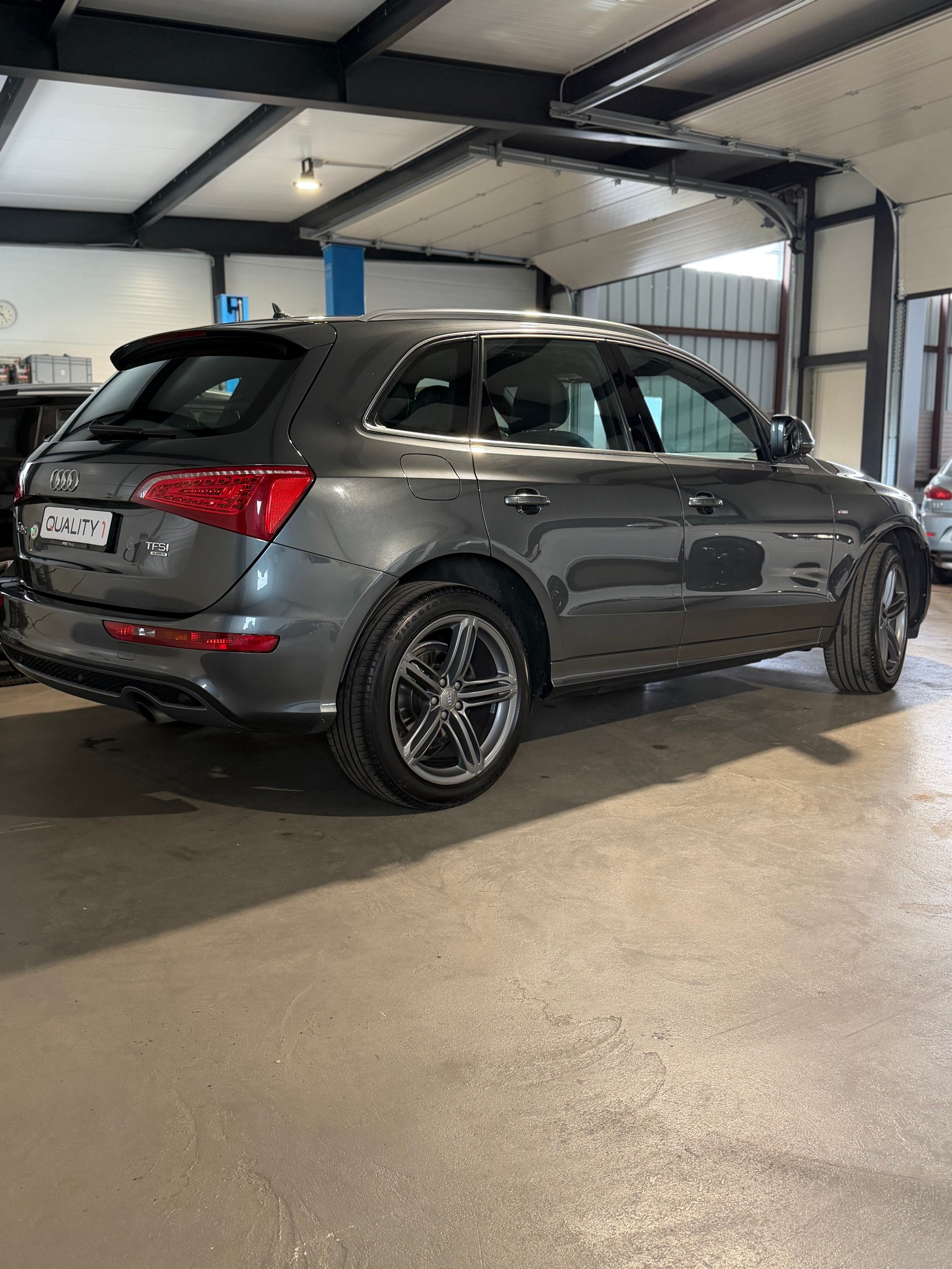 AUDI Q5 2.0 TFSI quattro-image-5