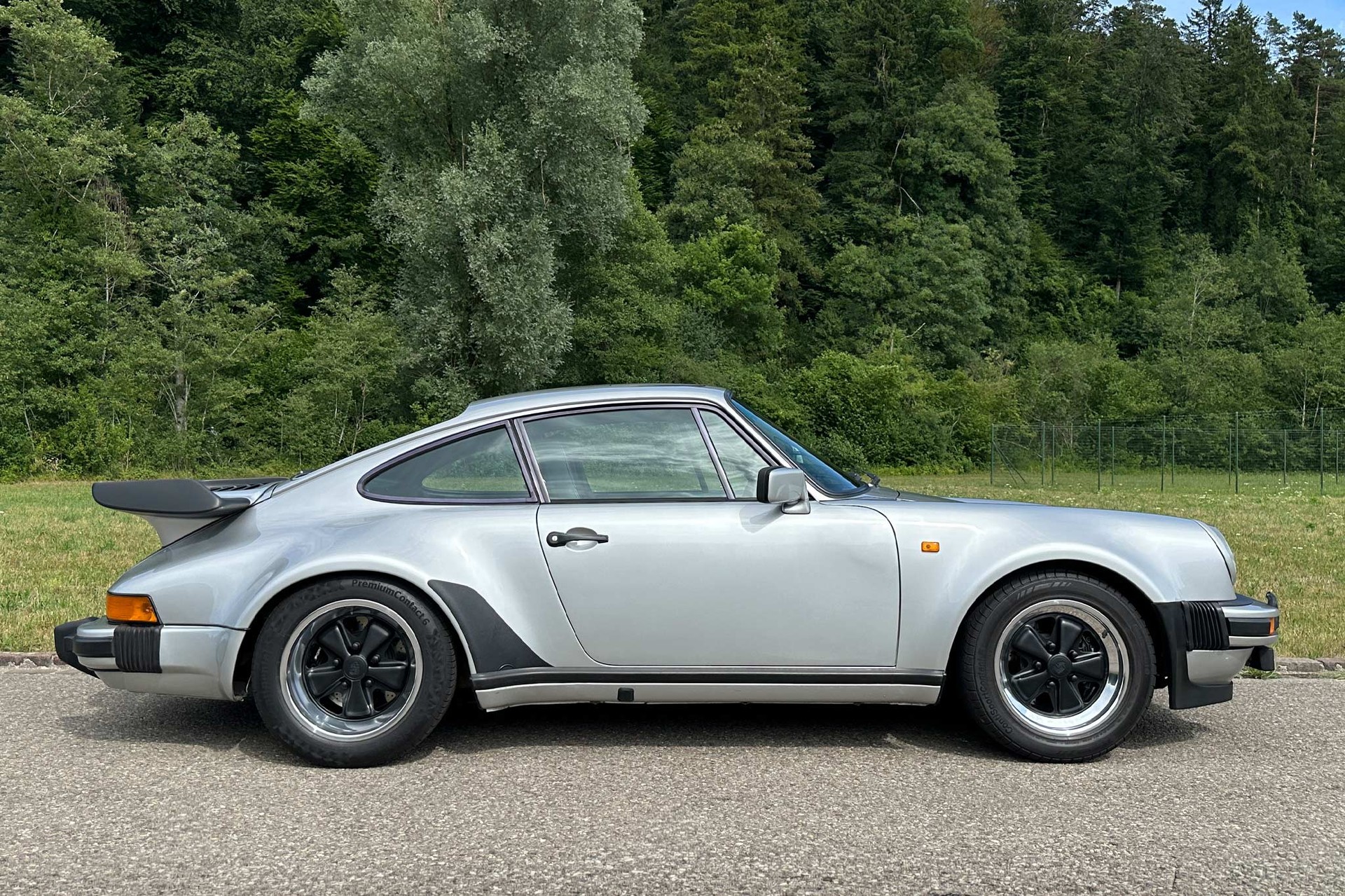 PORSCHE 911 Turbo 3.3-image-4