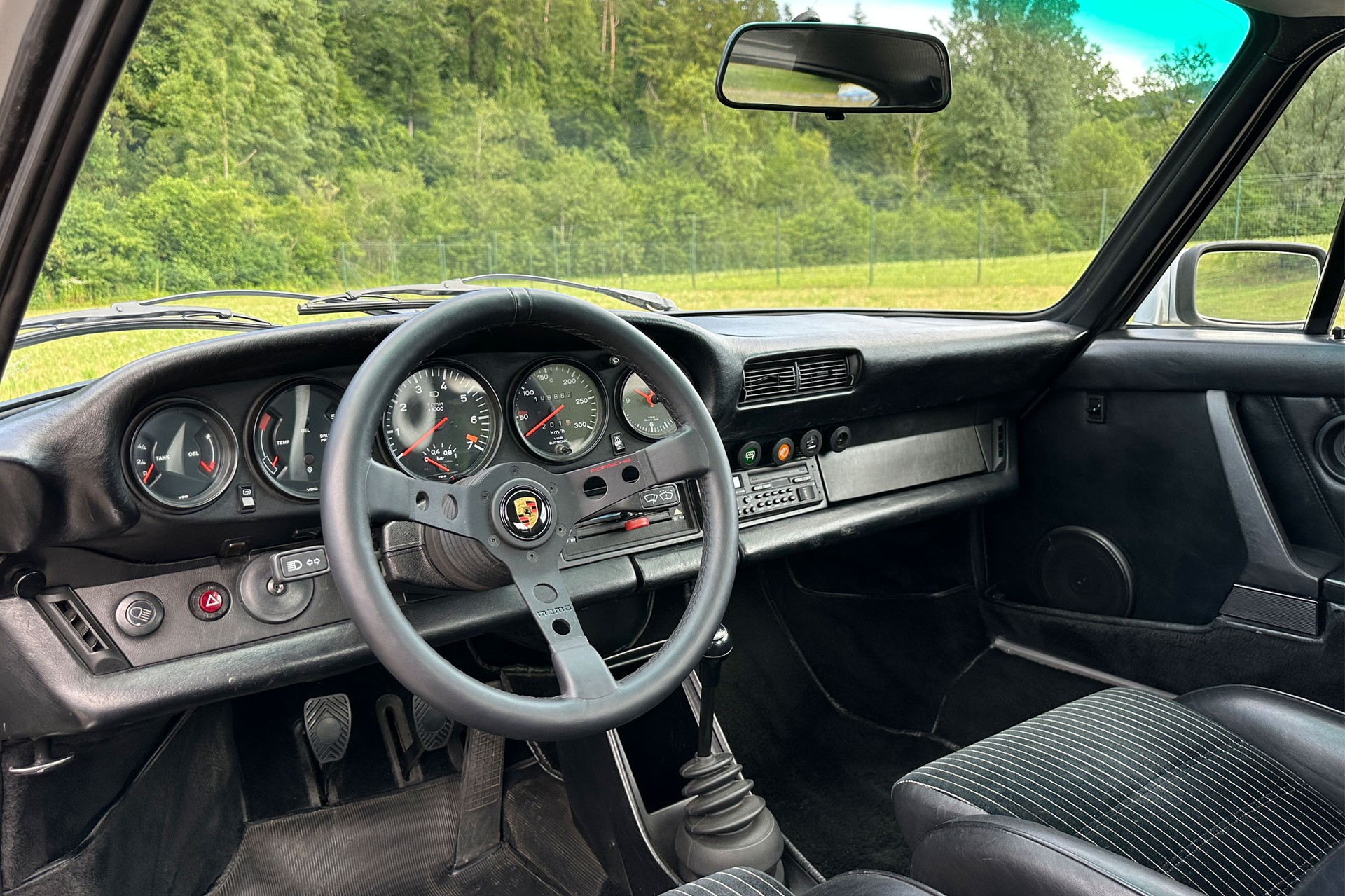 PORSCHE 911 Turbo 3.3-image-11