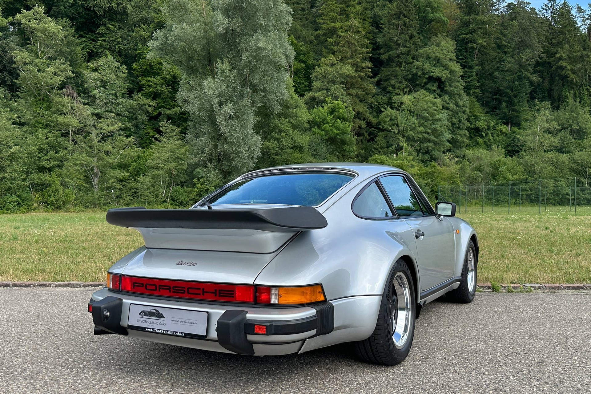 PORSCHE 911 Turbo 3.3-image-5