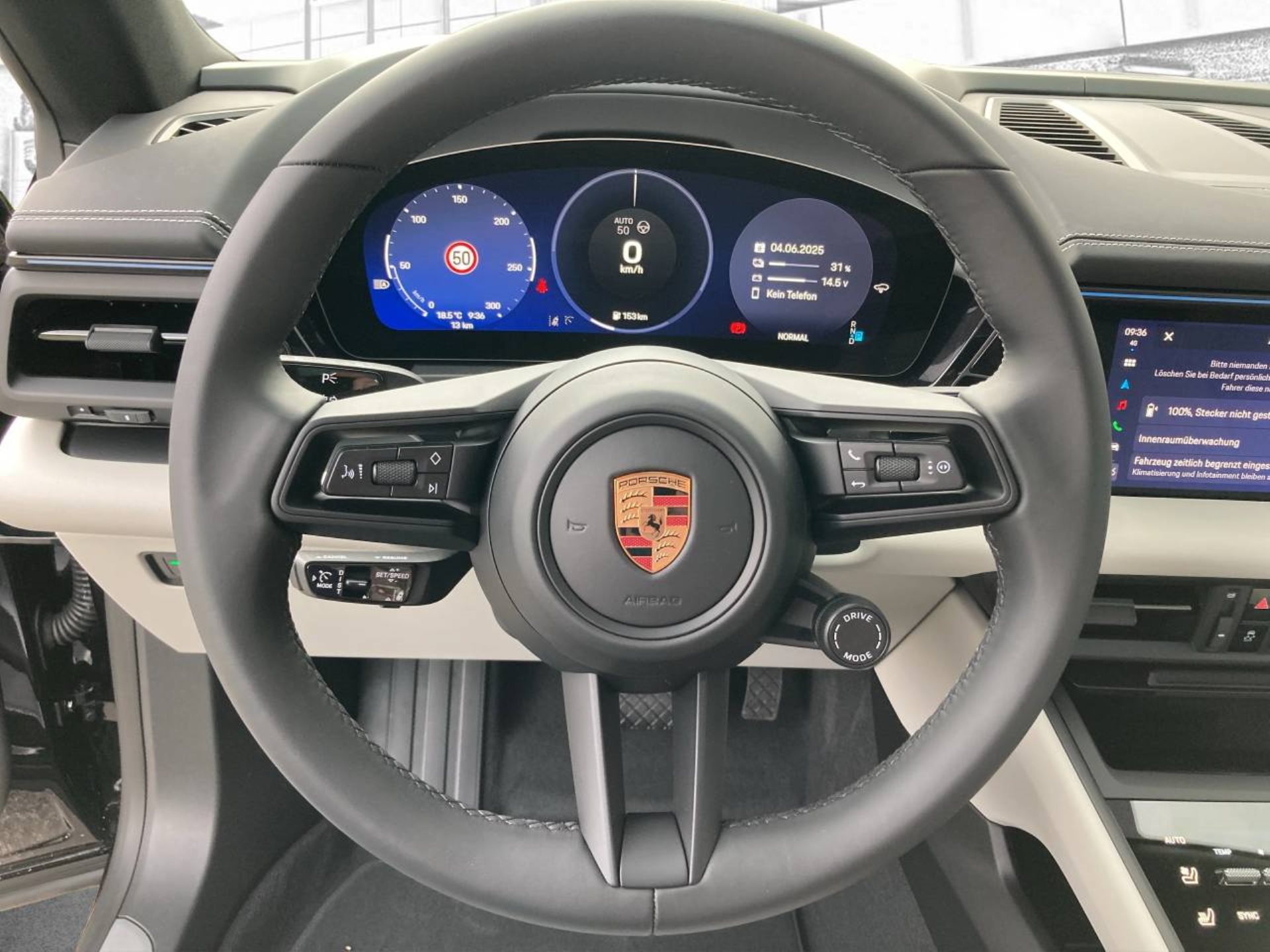 PORSCHE Macan 4-image-12