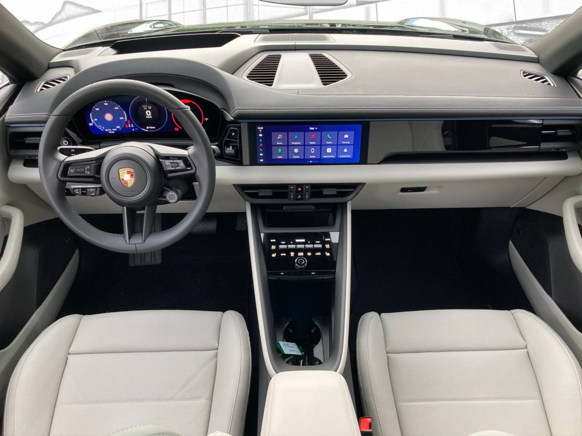 PORSCHE Macan 4-image-13
