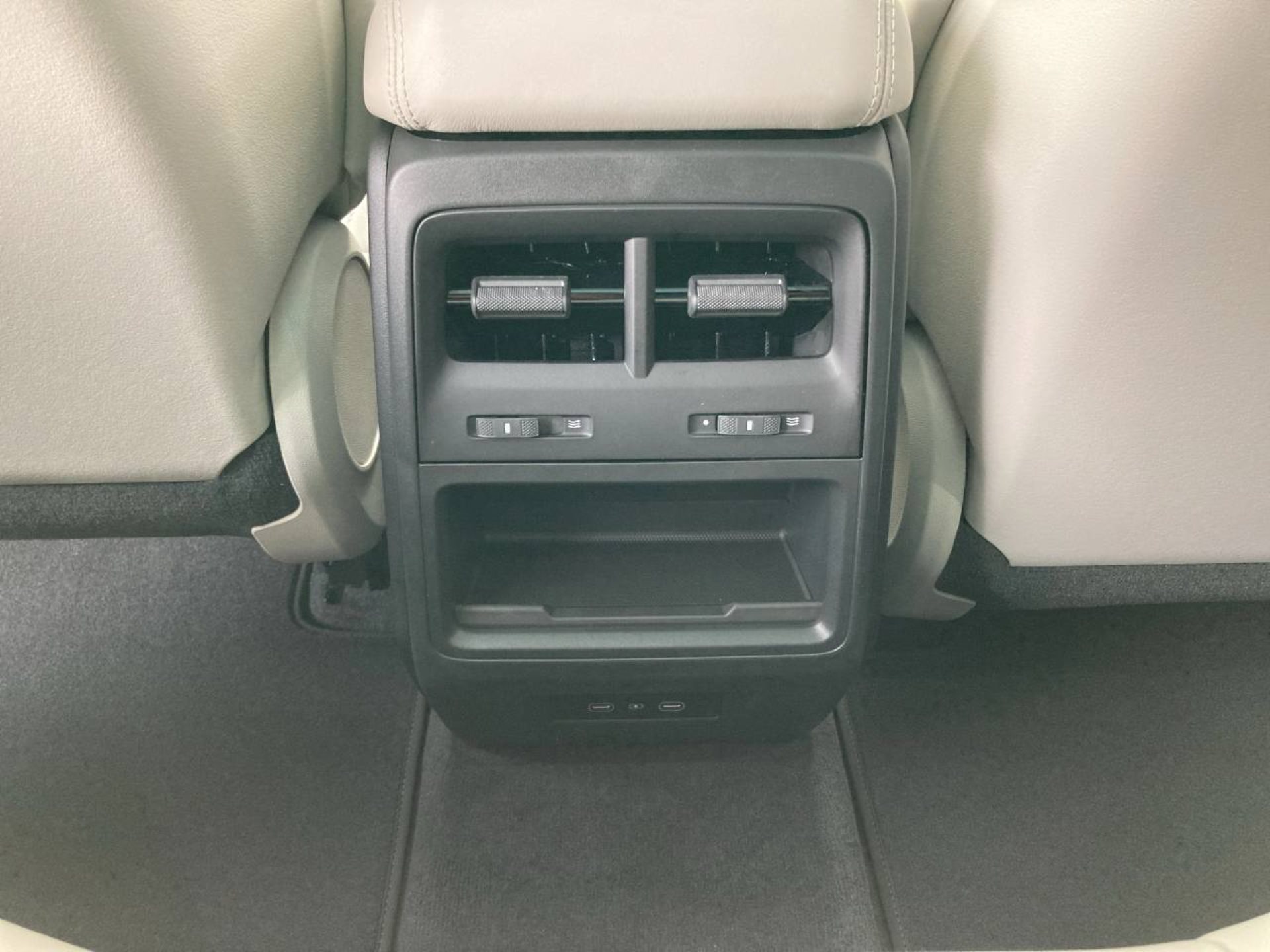 PORSCHE Macan 4-image-21