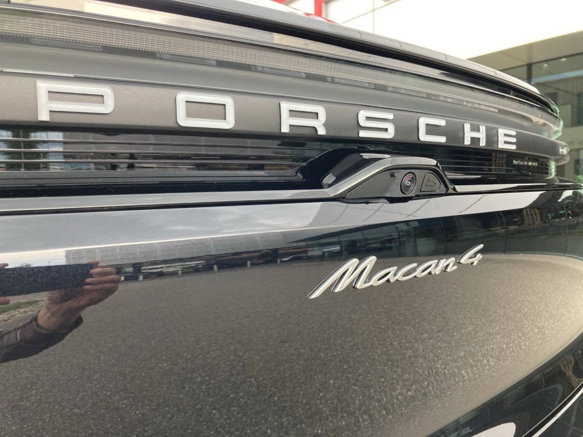 PORSCHE Macan 4-image-29