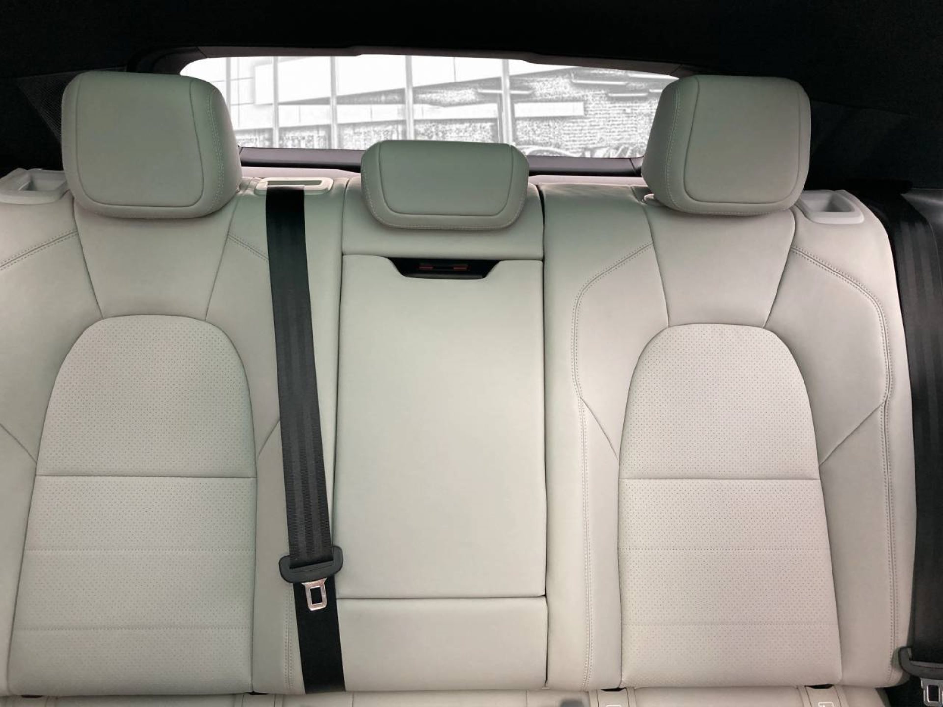 PORSCHE Macan 4-image-17