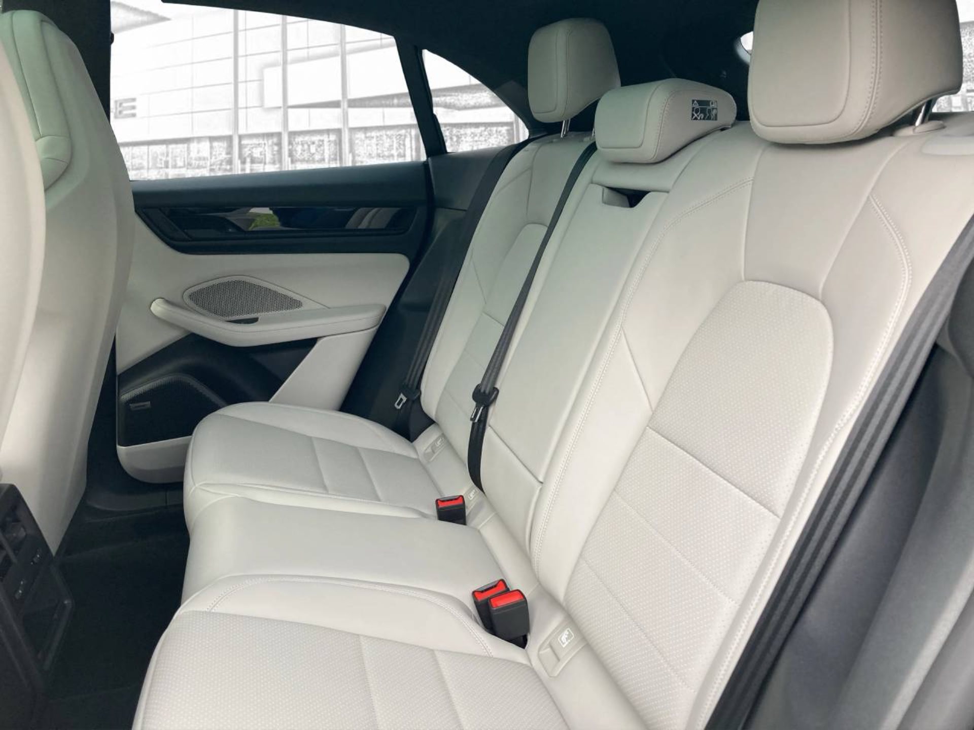 PORSCHE Macan 4-image-16