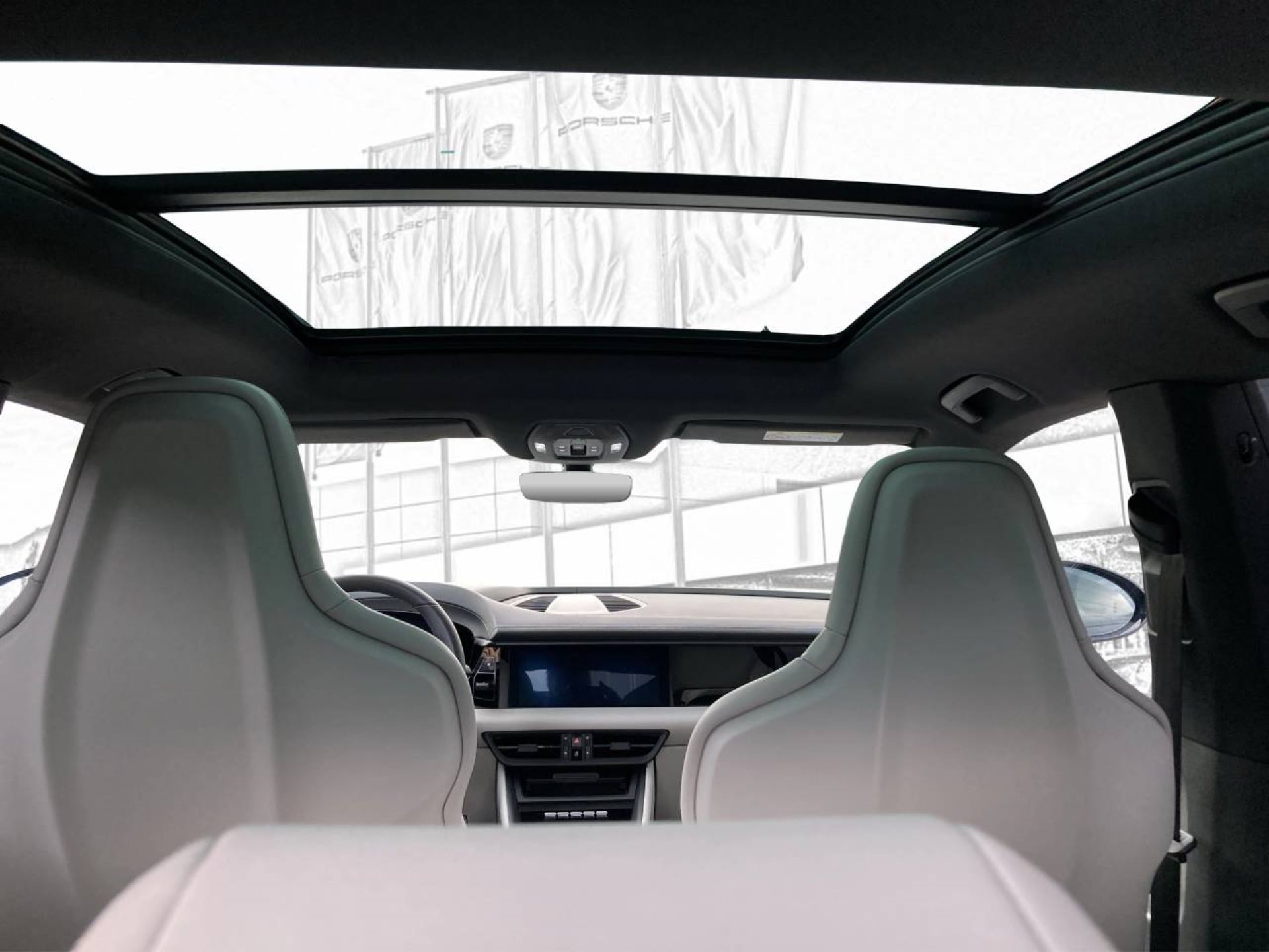 PORSCHE Macan 4-image-27
