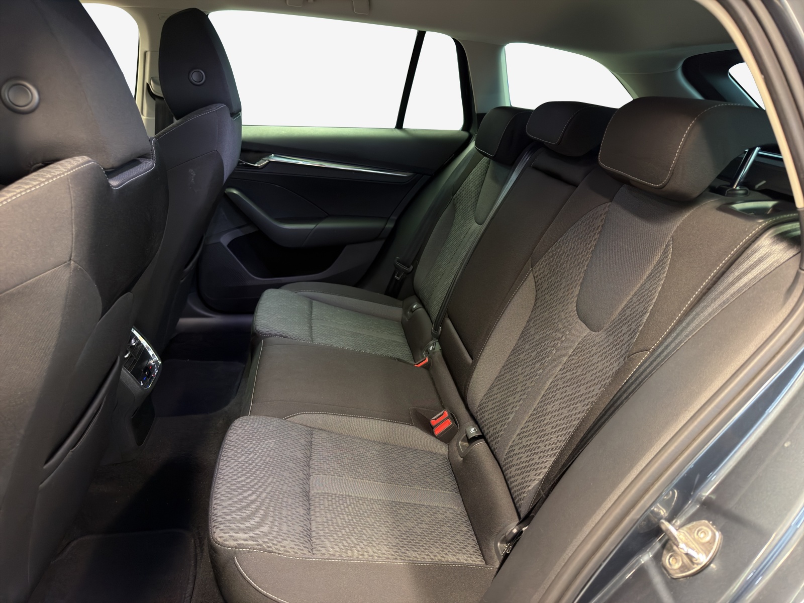 SKODA Octavia Combi 1.4 TSI PHEV DSG Style-image-12