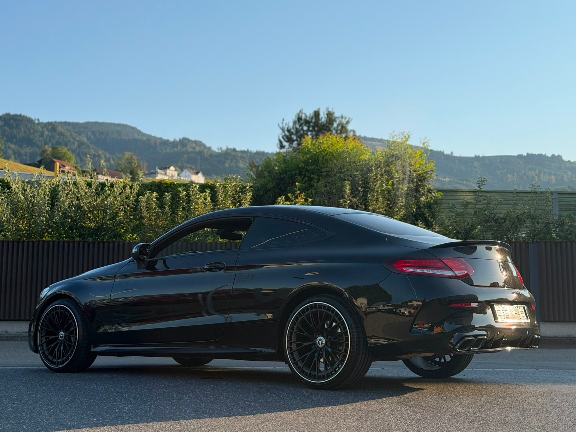 MERCEDES-BENZ C 200 Coupé 4Matic AMG Line 9G-Tronic (C63 AMG Bodykit) ALL Black Edition-image-2