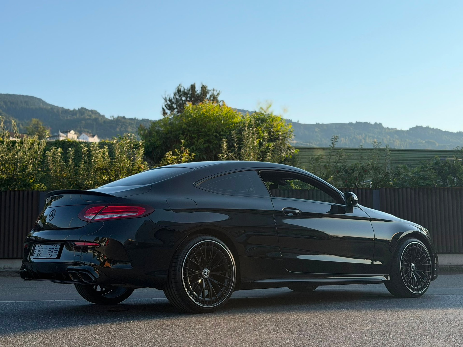 MERCEDES-BENZ C 200 Coupé 4Matic AMG Line 9G-Tronic (C63 AMG Bodykit) ALL Black Edition-image-4