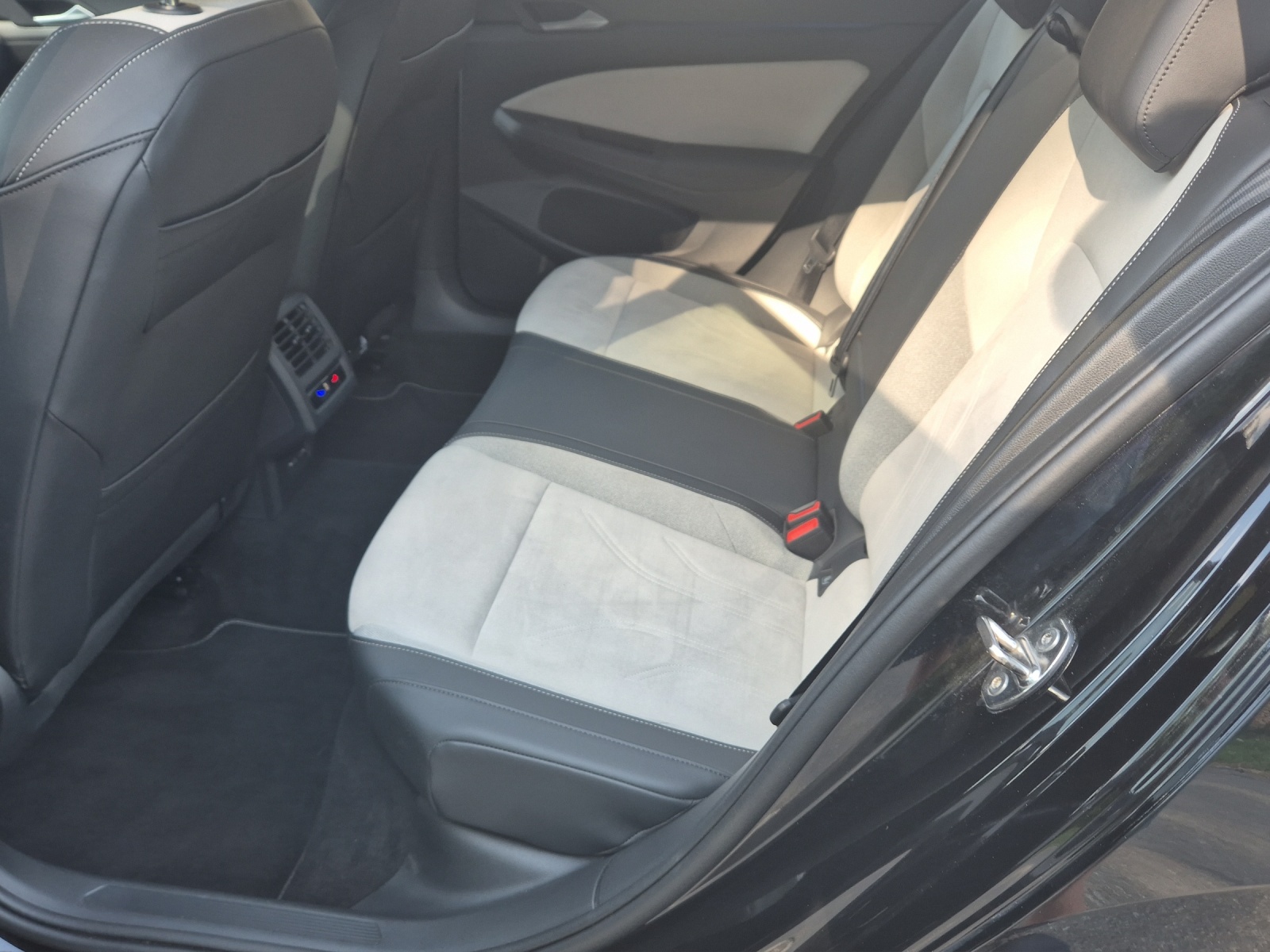 VW Golf Variant 2.0 TDI Style DSG-image-21