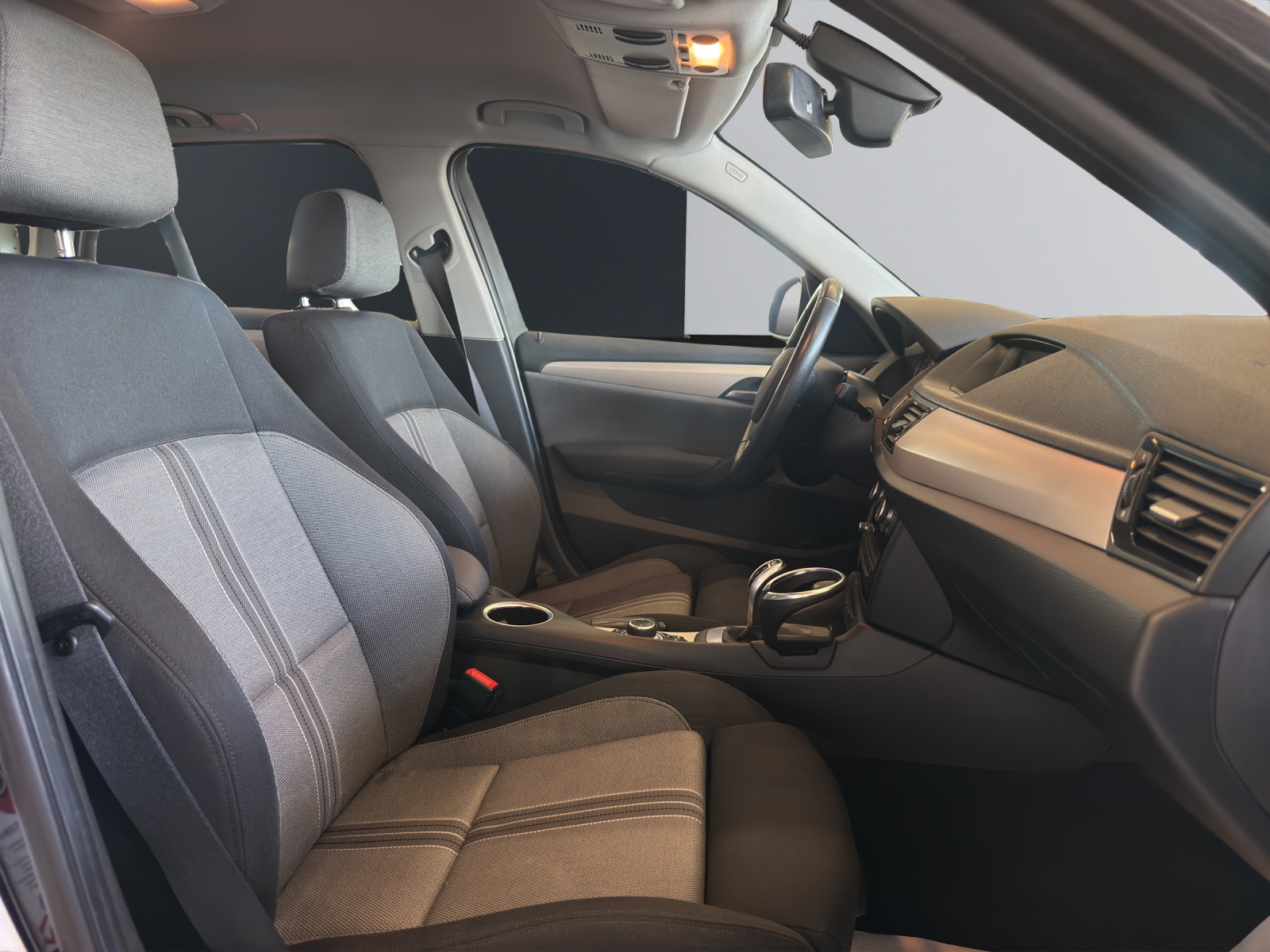BMW X1 xDrive 20i Steptronic-image-17