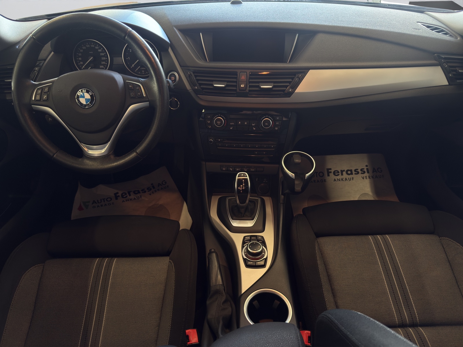 BMW X1 xDrive 20i Steptronic-image-12