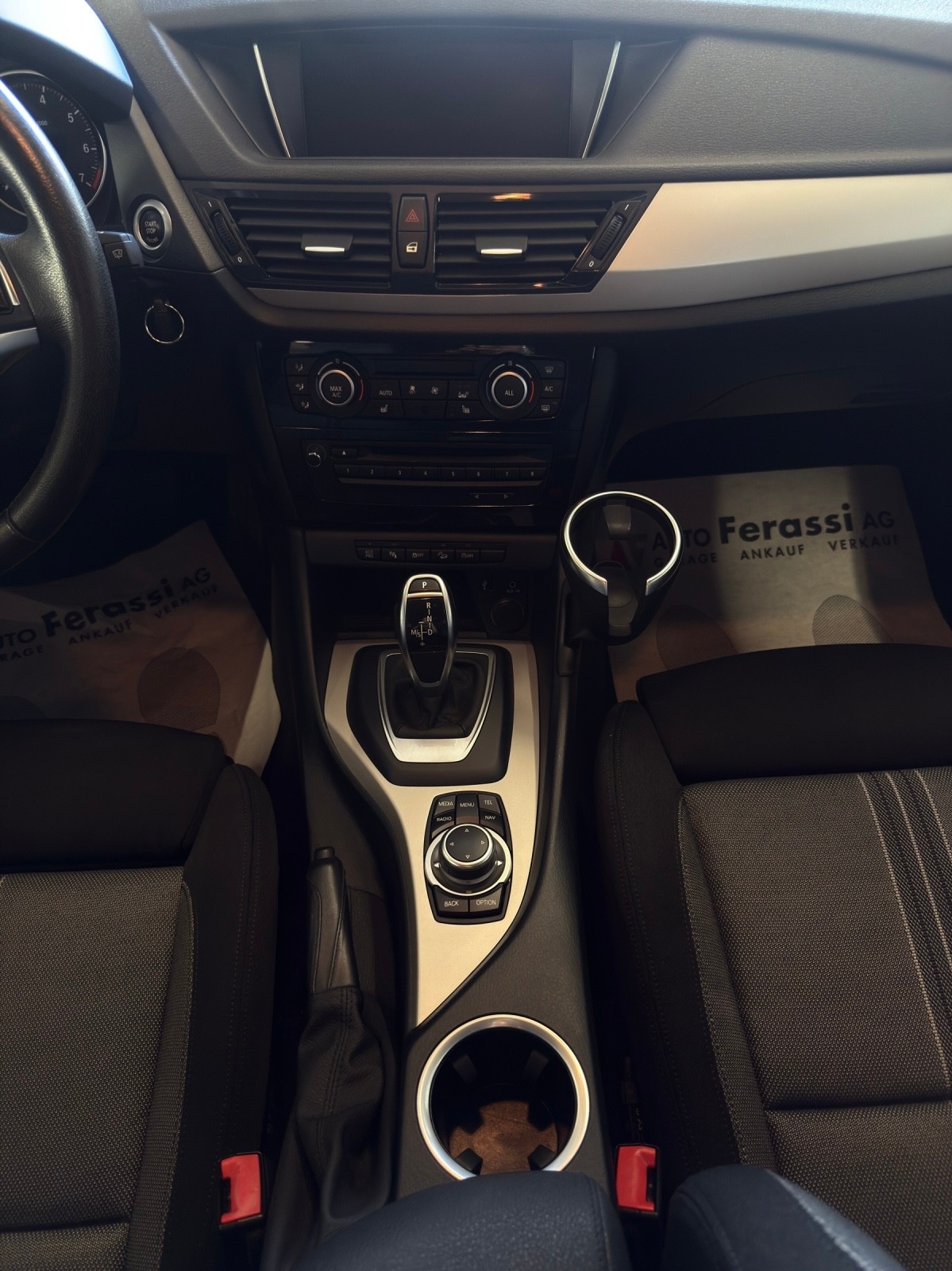 BMW X1 xDrive 20i Steptronic-image-18