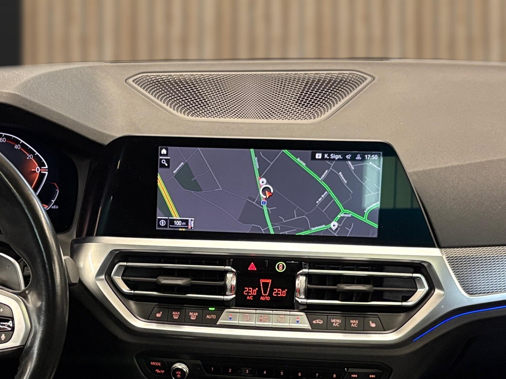 BMW 330d xDrive Touring-image-13