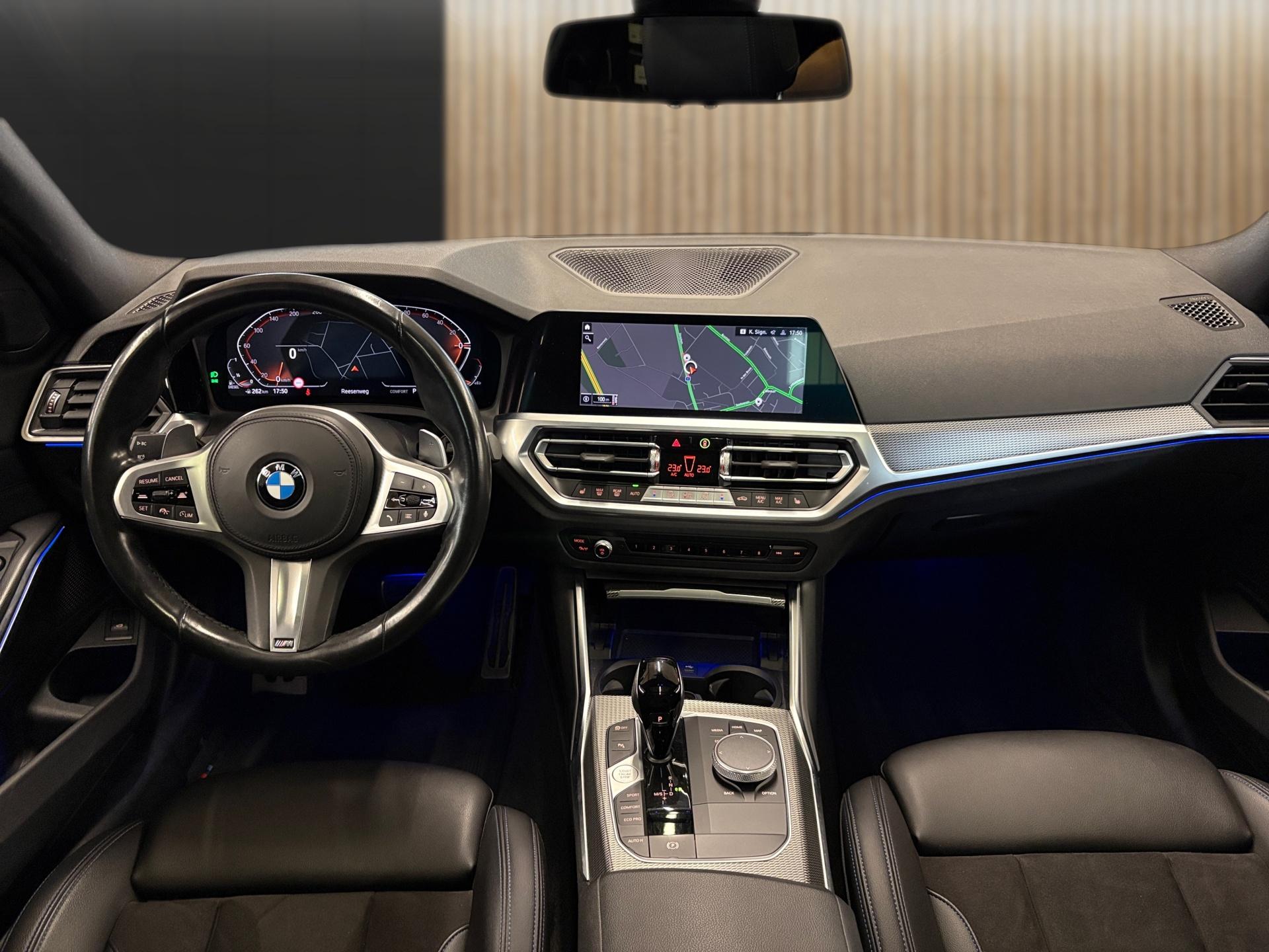 BMW 330d xDrive Touring-image-14