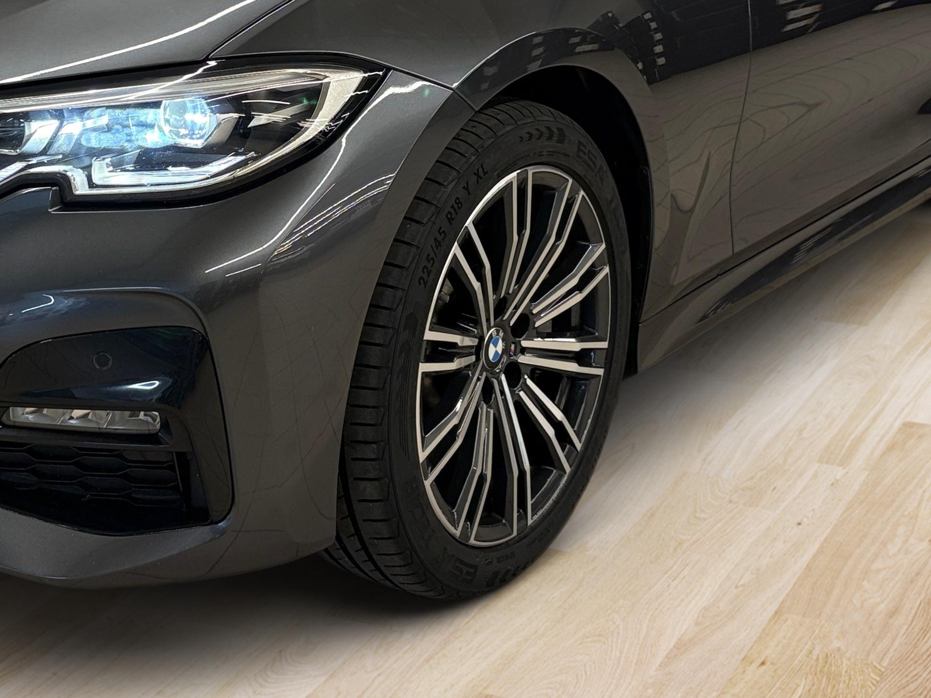 BMW 330d xDrive Touring-image-9