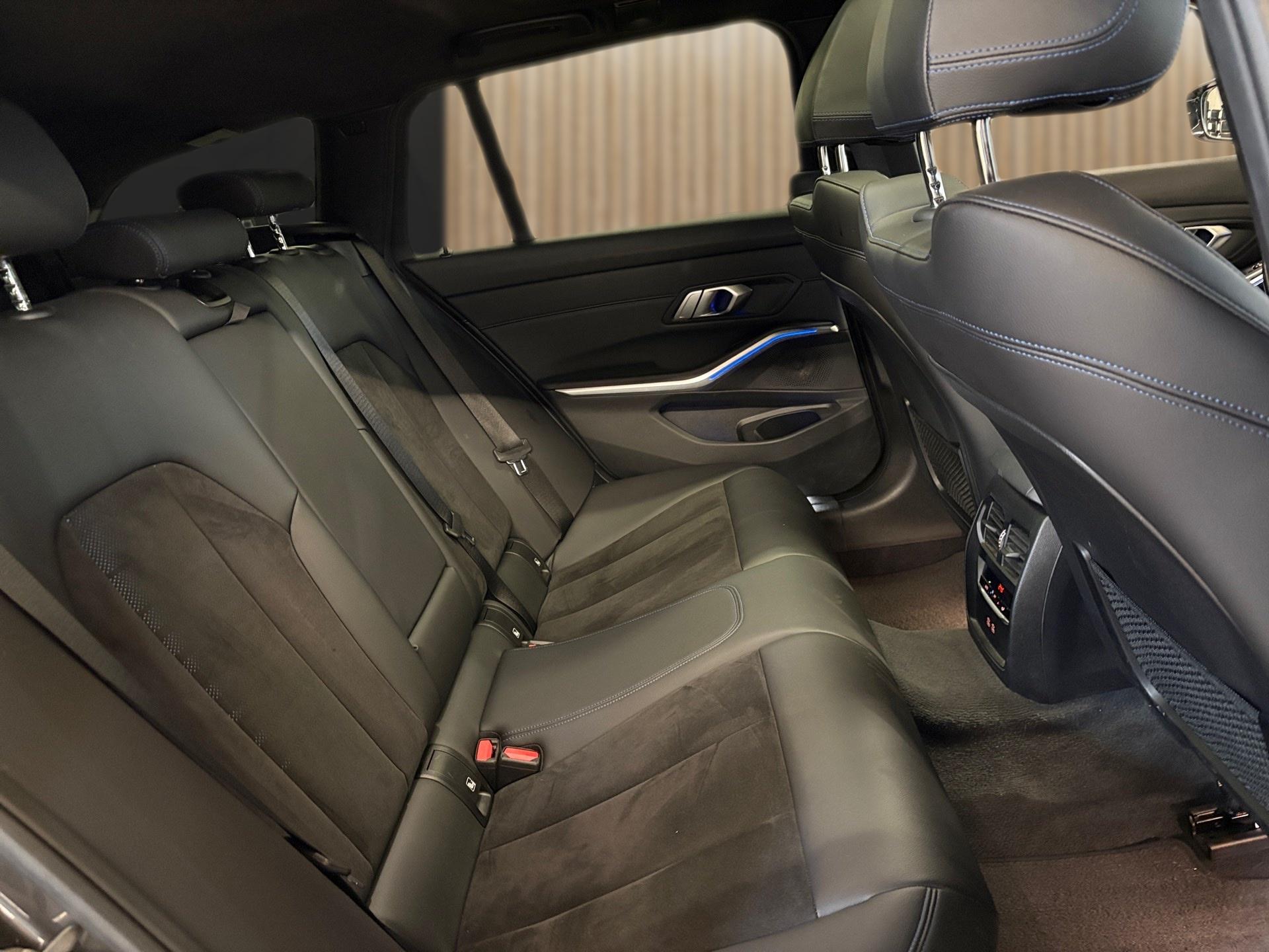 BMW 330d xDrive Touring-image-15