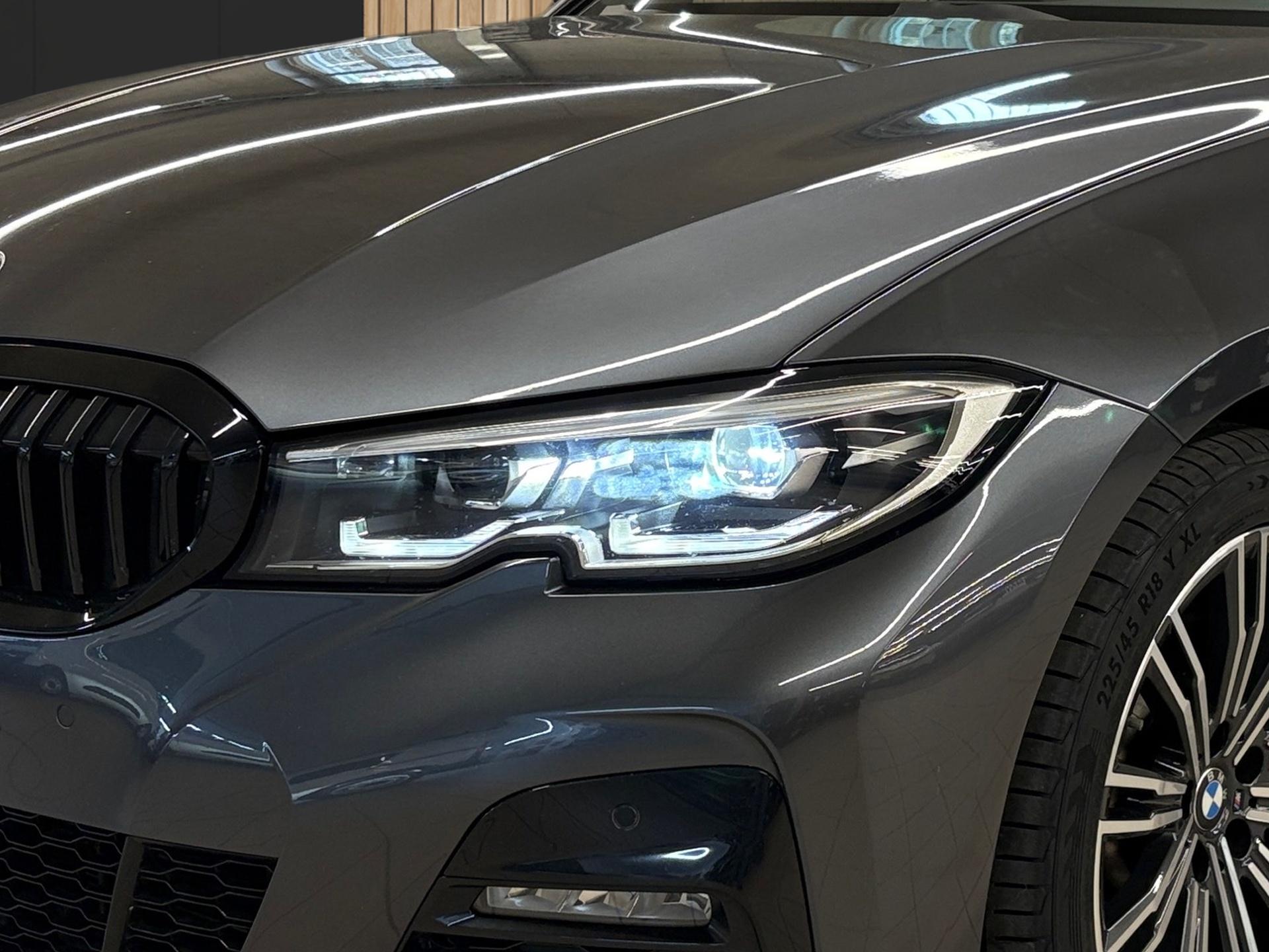 BMW 330d xDrive Touring-image-8