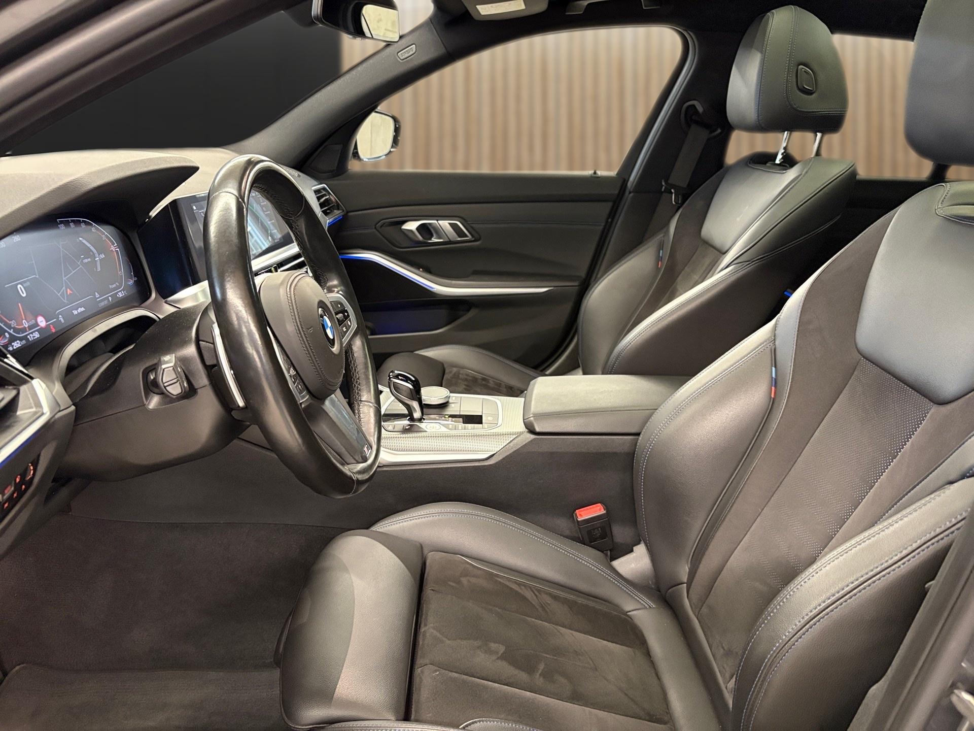 BMW 330d xDrive Touring-image-11