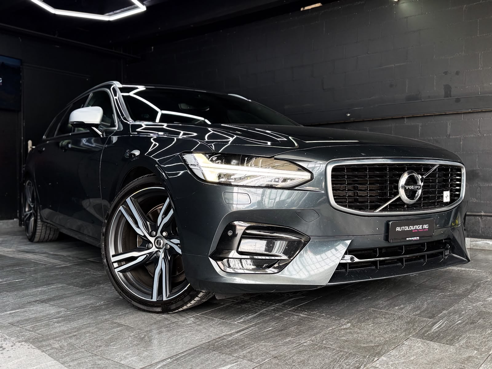 VOLVO V90 D5 AWD R-Design Geartronic Powerpulse-image-0