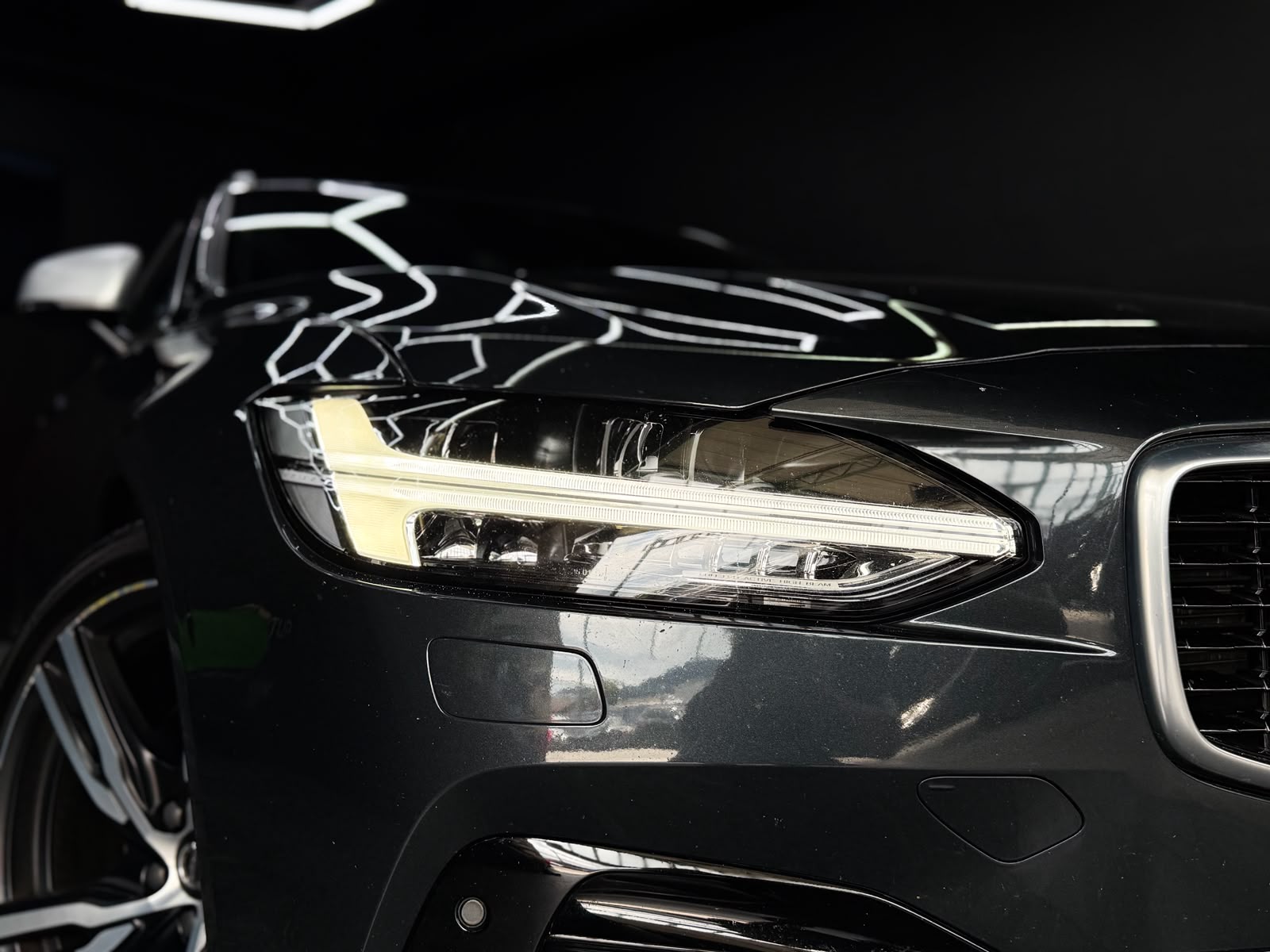 VOLVO V90 D5 AWD R-Design Geartronic Powerpulse-image-3