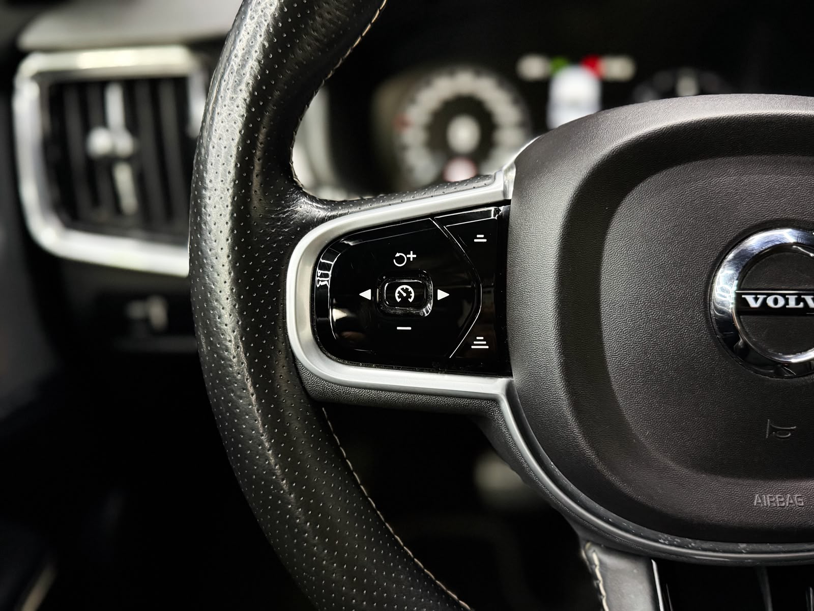 VOLVO V90 D5 AWD R-Design Geartronic Powerpulse-image-11