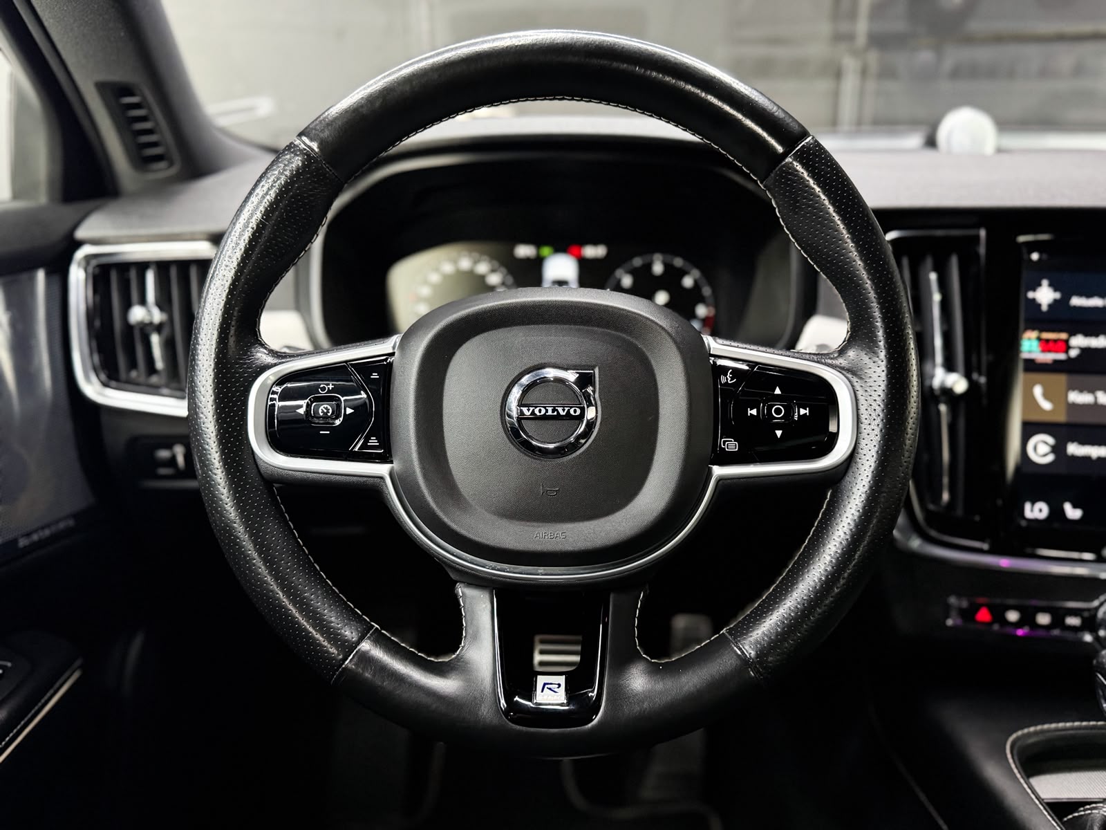 VOLVO V90 D5 AWD R-Design Geartronic Powerpulse-image-10