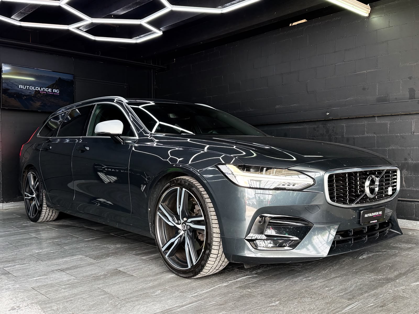 VOLVO V90 D5 AWD R-Design Geartronic Powerpulse-image-1