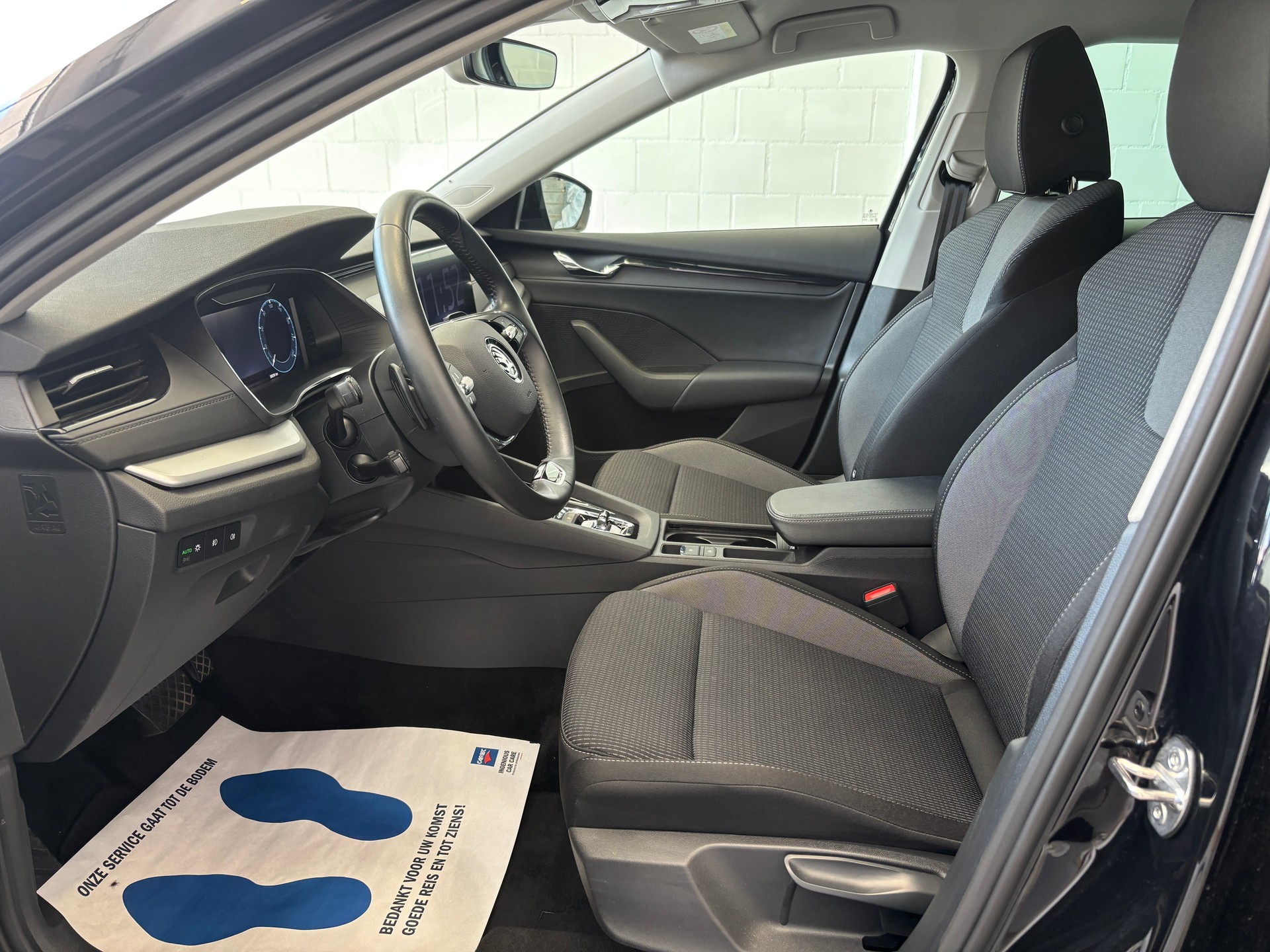 SKODA Octavia Combi 2.0 TDI DSG Ambition 4x4-image-7