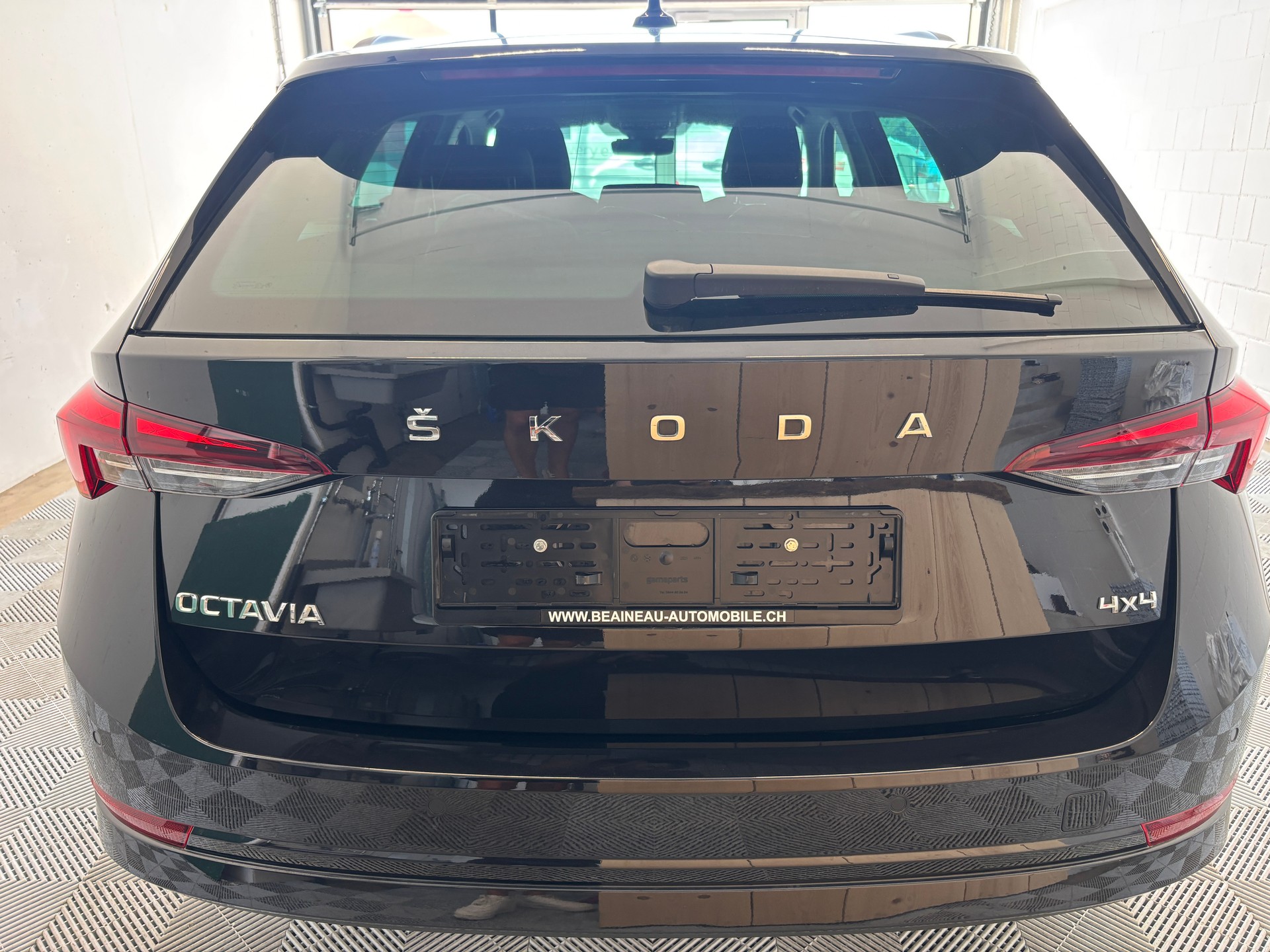 SKODA Octavia Combi 2.0 TDI DSG Ambition 4x4-image-4