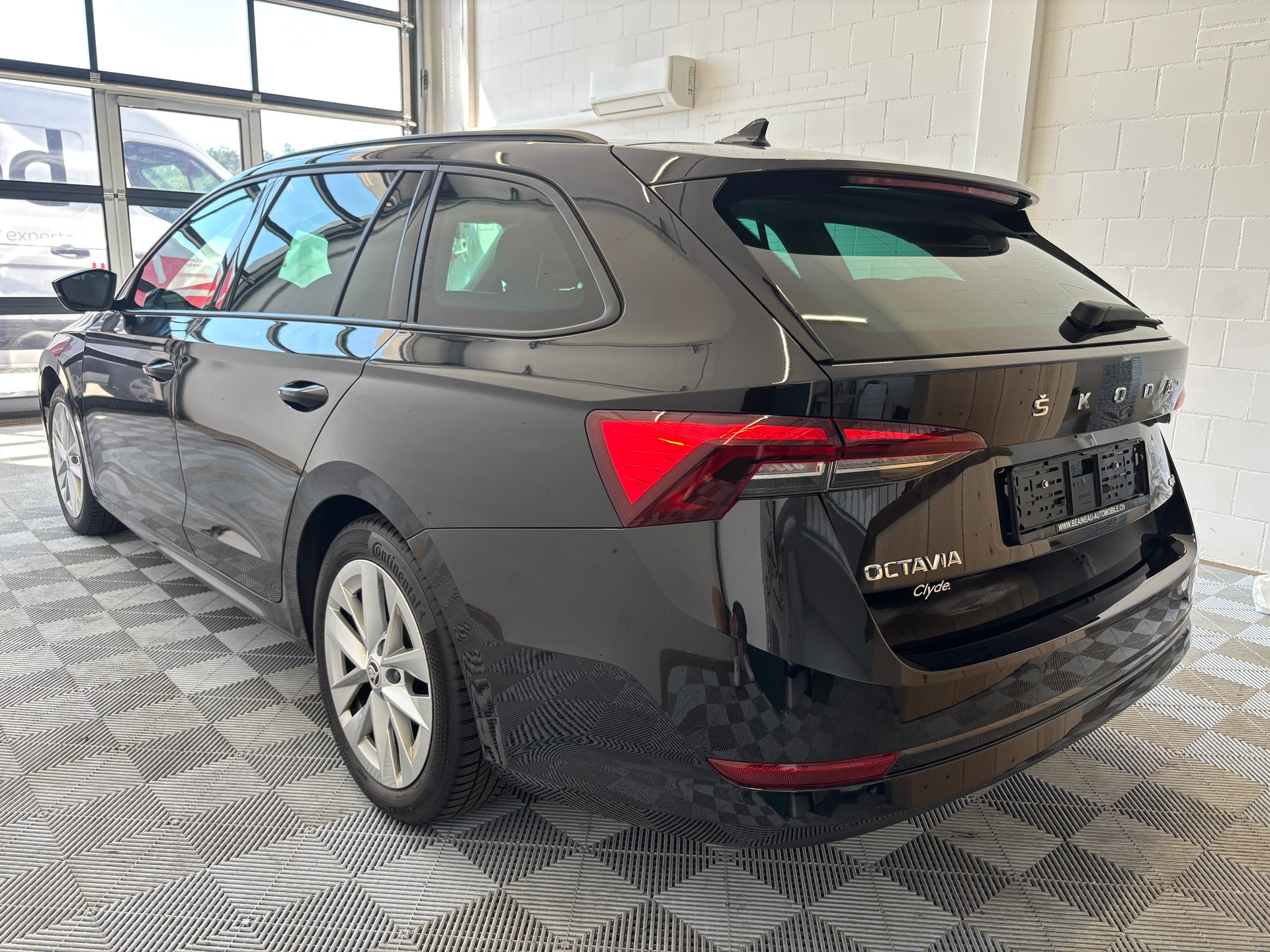 SKODA Octavia Combi 2.0 TDI DSG Ambition 4x4-image-3