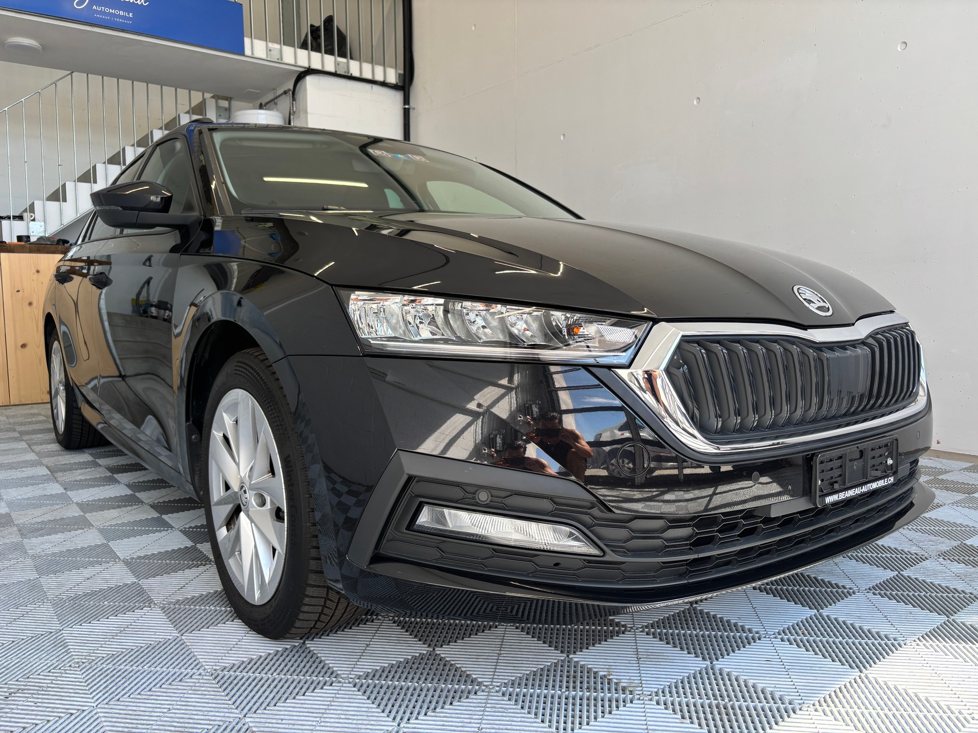 SKODA Octavia Combi 2.0 TDI DSG Ambition 4x4-image-2
