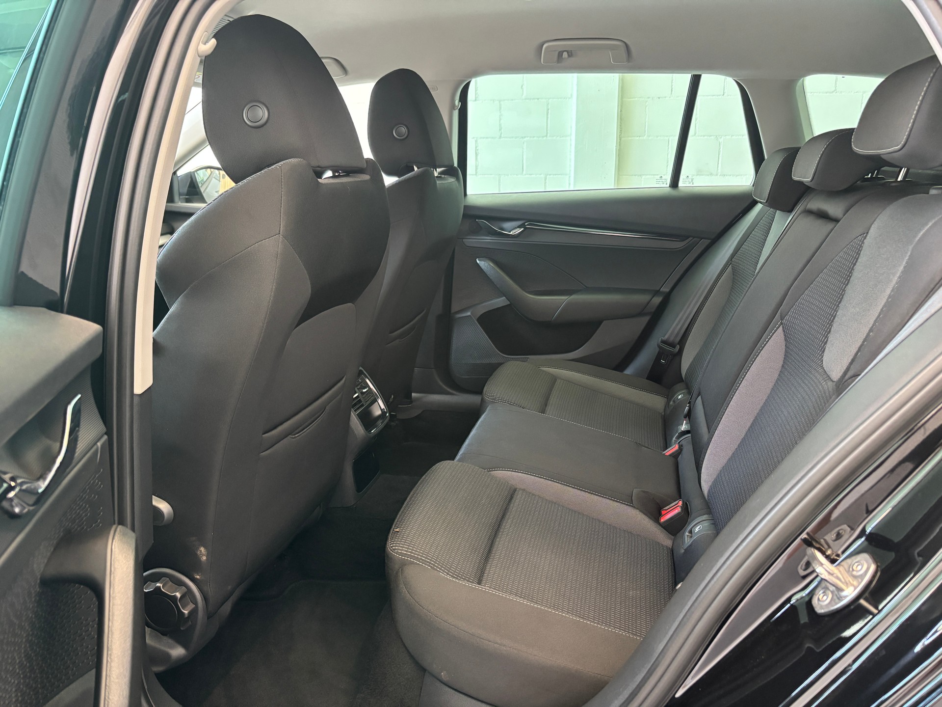 SKODA Octavia Combi 2.0 TDI DSG Ambition 4x4-image-11
