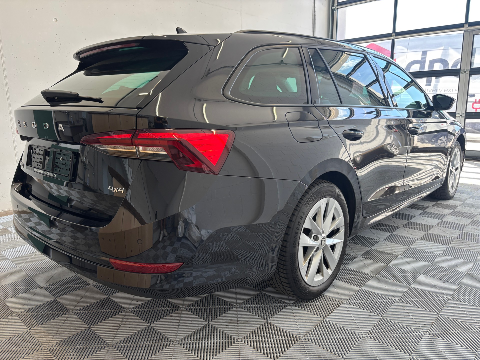 SKODA Octavia Combi 2.0 TDI DSG Ambition 4x4-image-5