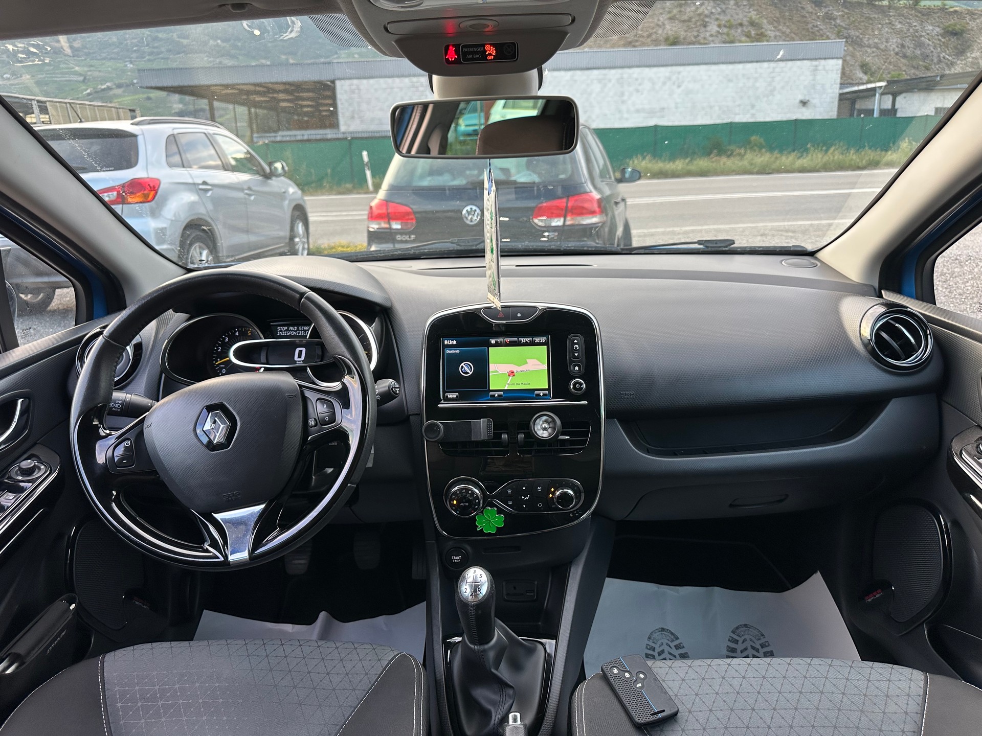 RENAULT Clio 1.5 dCi Swiss Edition-image-9