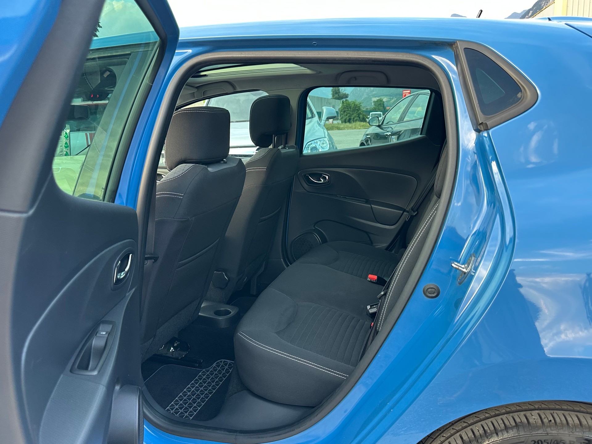 RENAULT Clio 1.5 dCi Swiss Edition-image-14