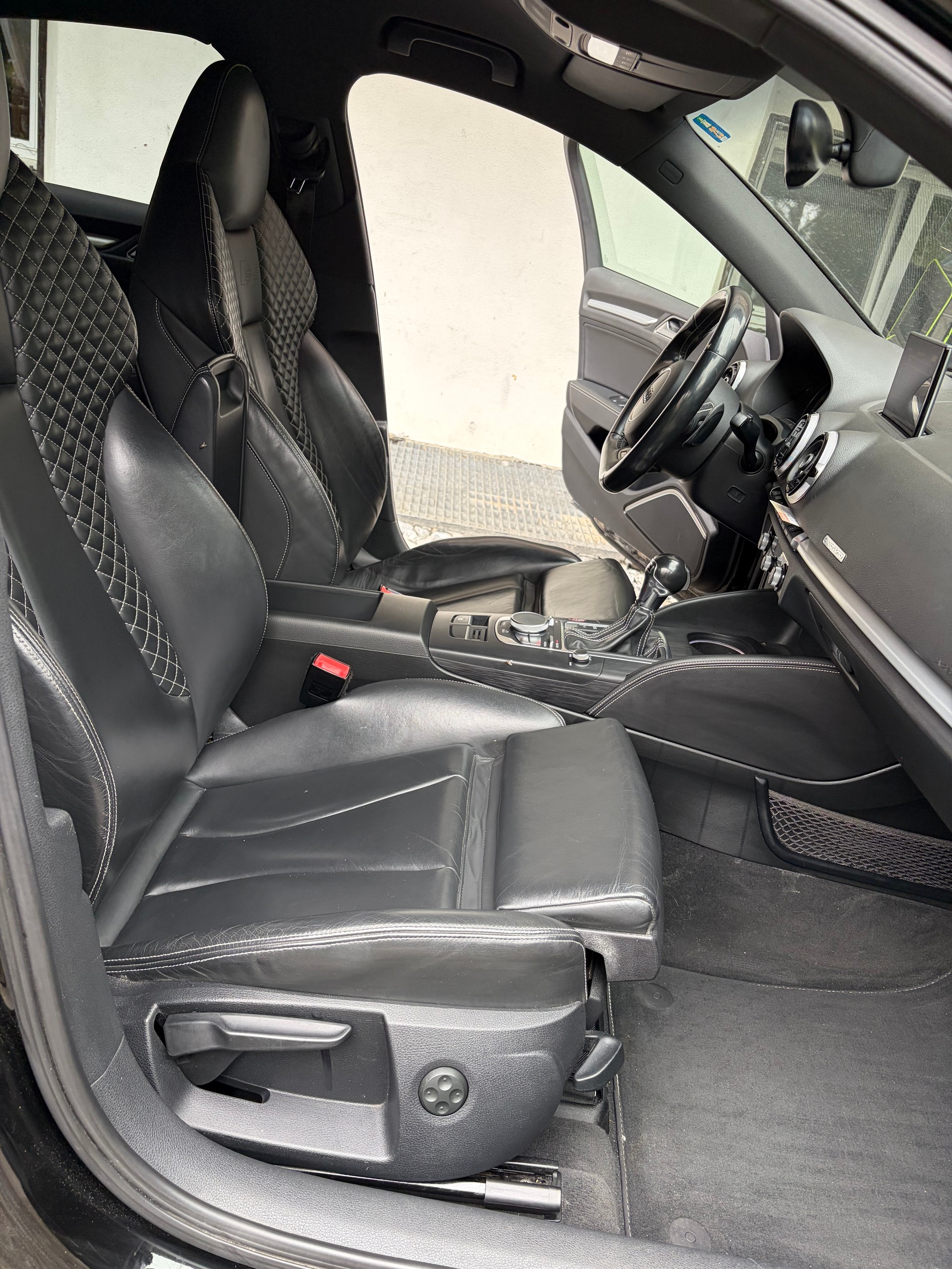 AUDI 2.0 T FSI quattro S-Tronic-image-5