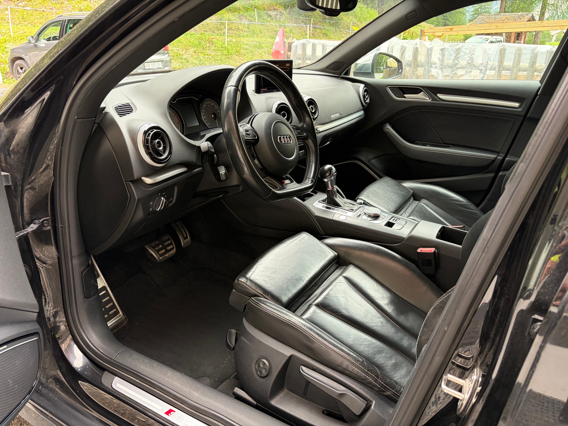 AUDI 2.0 T FSI quattro S-Tronic-image-2