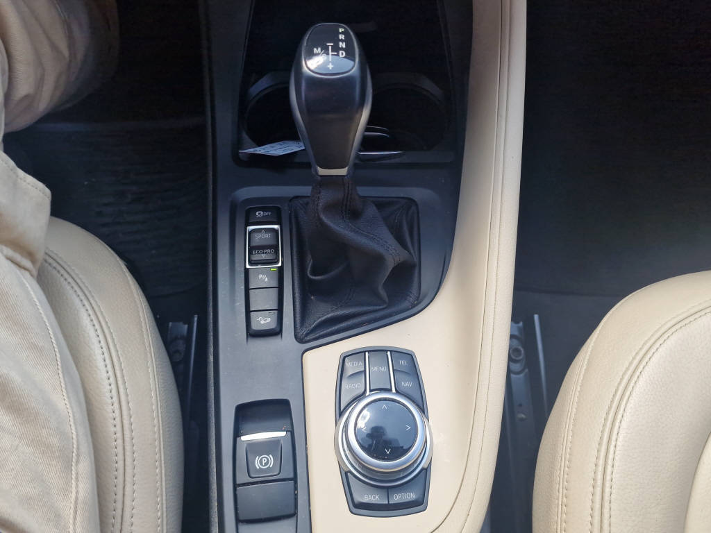BMW X1 18d xDrive-image-11
