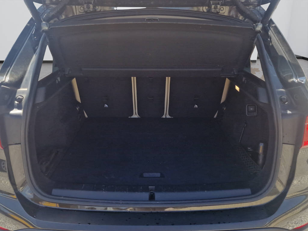 BMW X1 18d xDrive-image-15