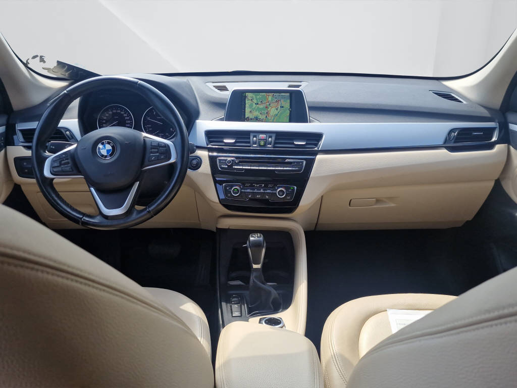 BMW X1 18d xDrive-image-10