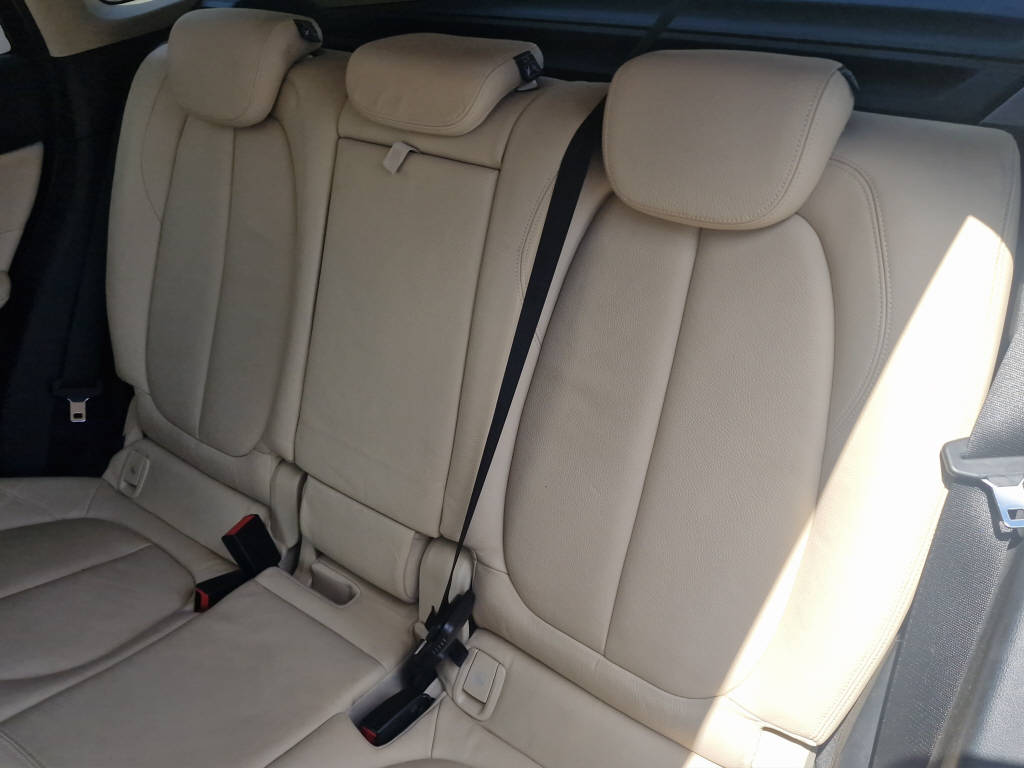 BMW X1 18d xDrive-image-9