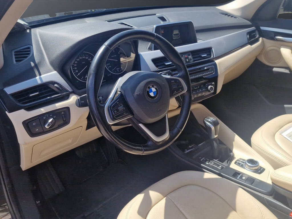 BMW X1 18d xDrive-image-8