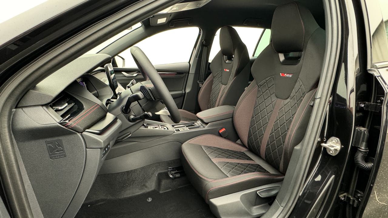 SKODA Octavia Combi 2.0 TSI DSG RS-image-4