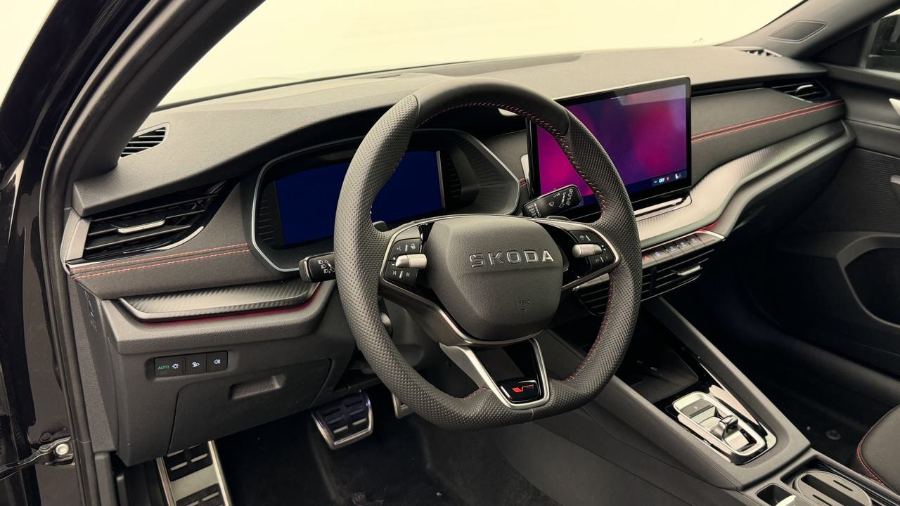 SKODA Octavia Combi 2.0 TSI DSG RS-image-6