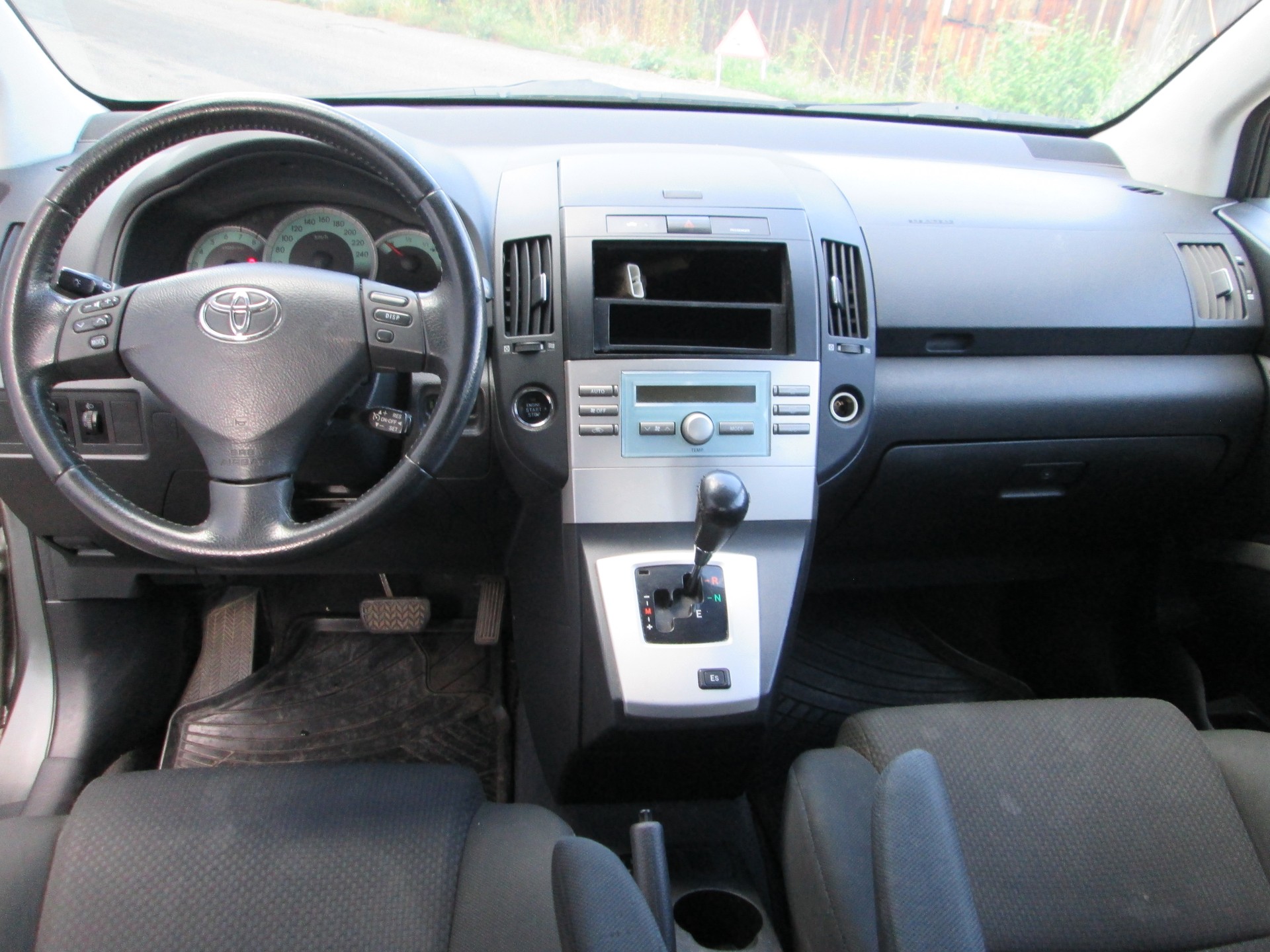 TOYOTA Corolla Verso 1.8 Linea Sol-image-6