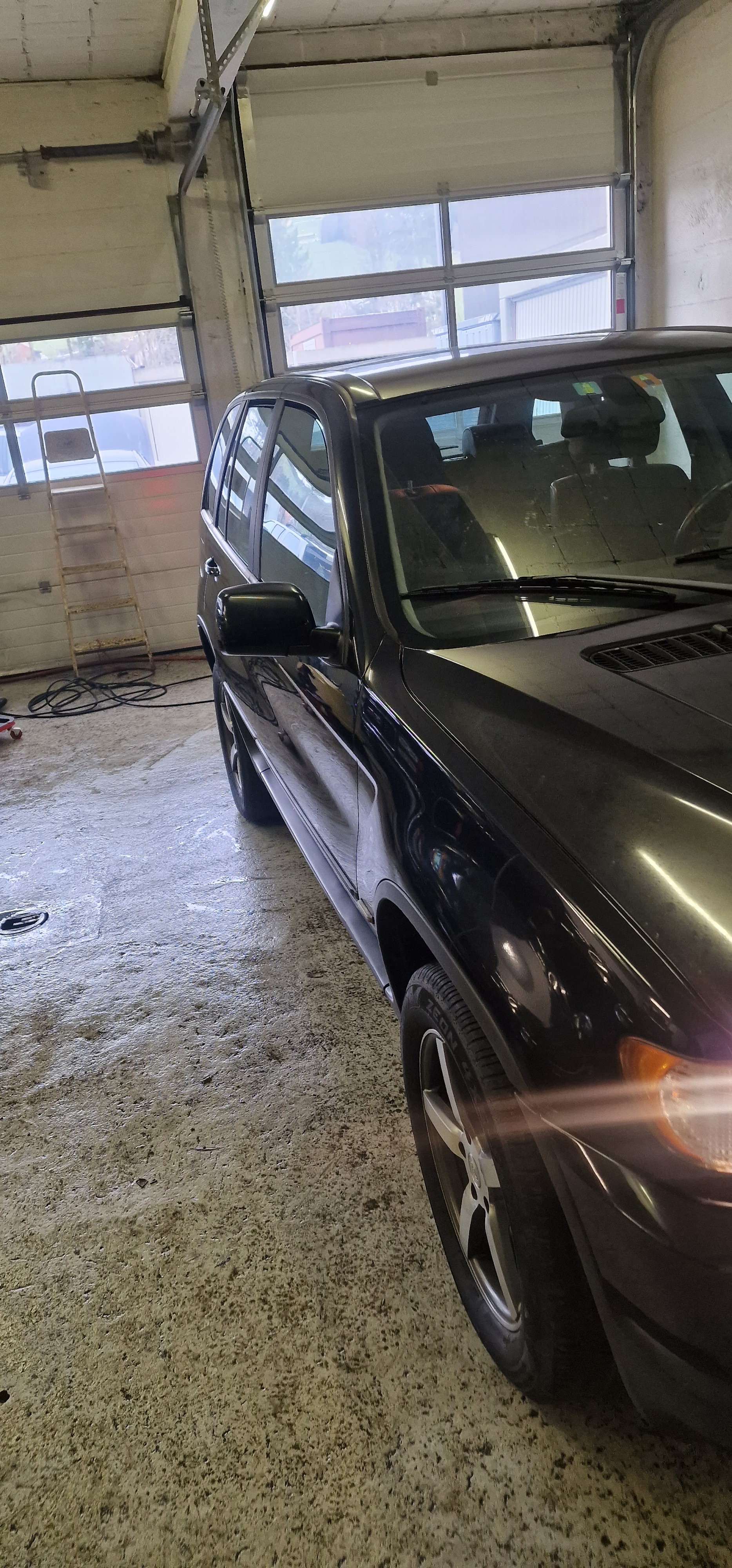 BMW X5 3.0i-image-3