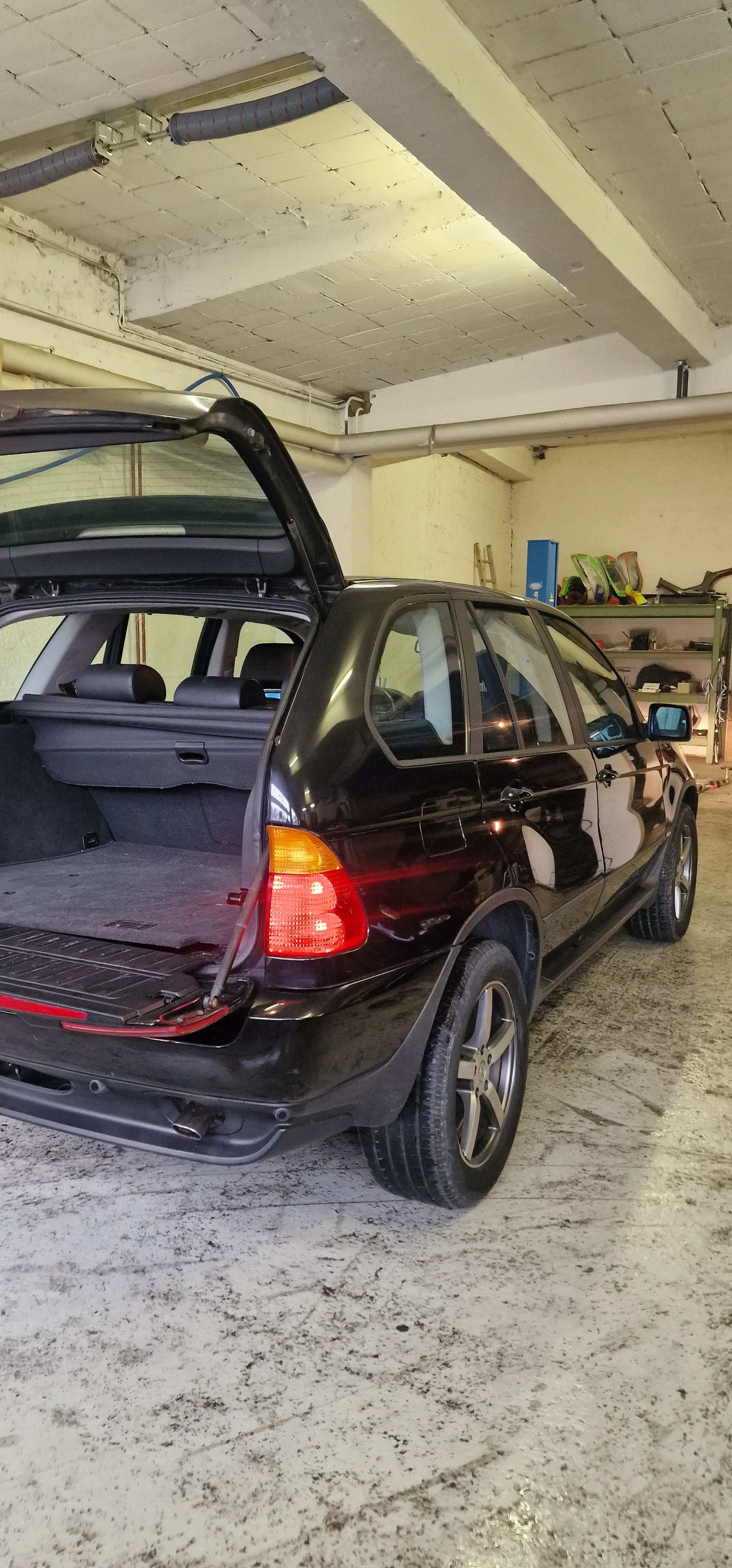 BMW X5 3.0i-image-0